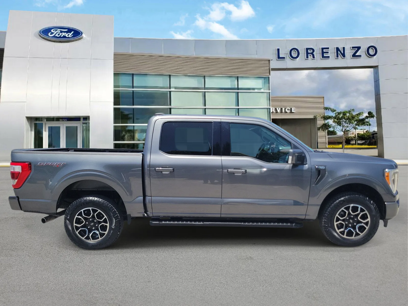 2023 Ford F-150 LARIAT 4WD photo 4