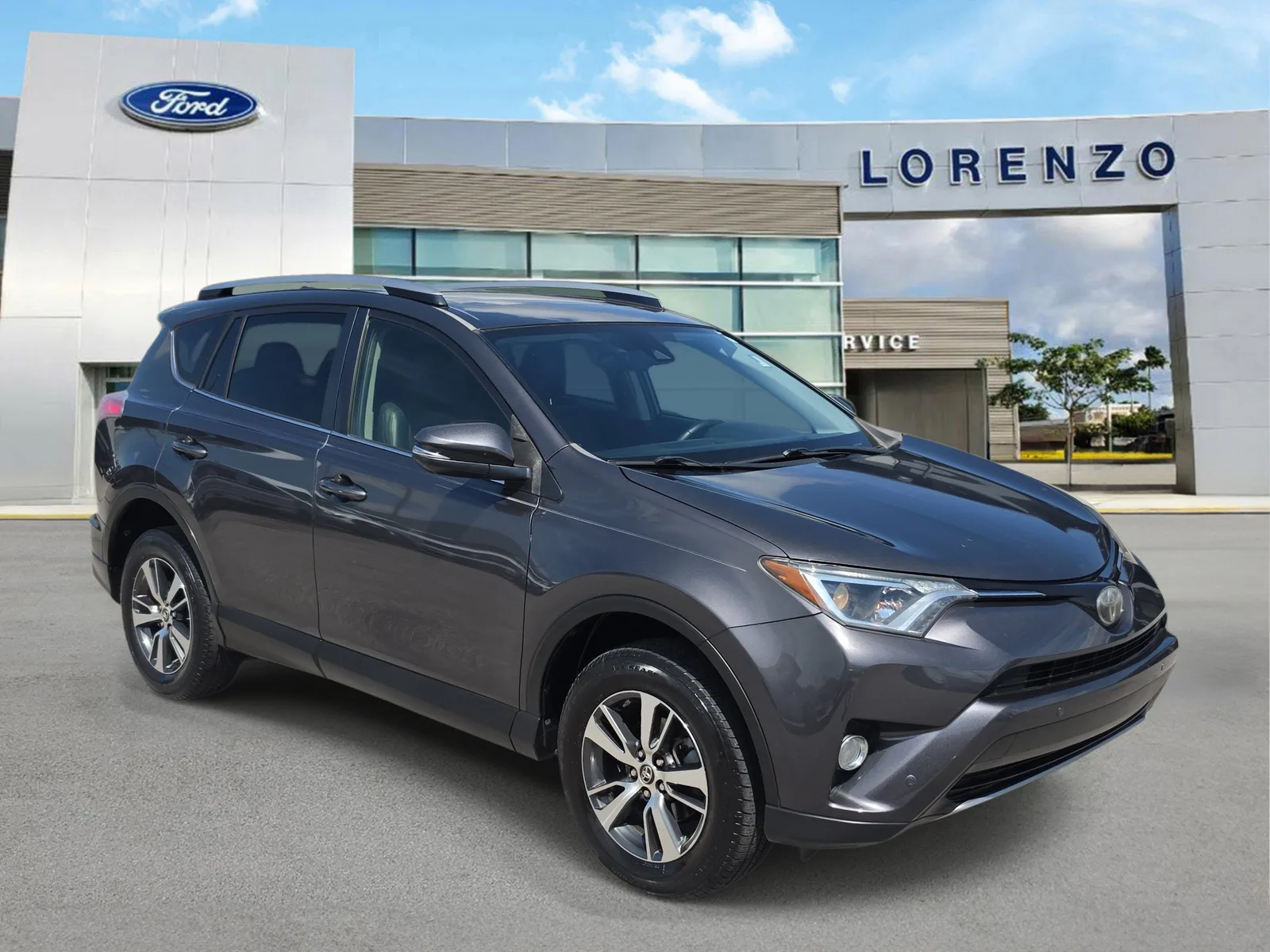 2017 Toyota RAV4 XLE photo 3