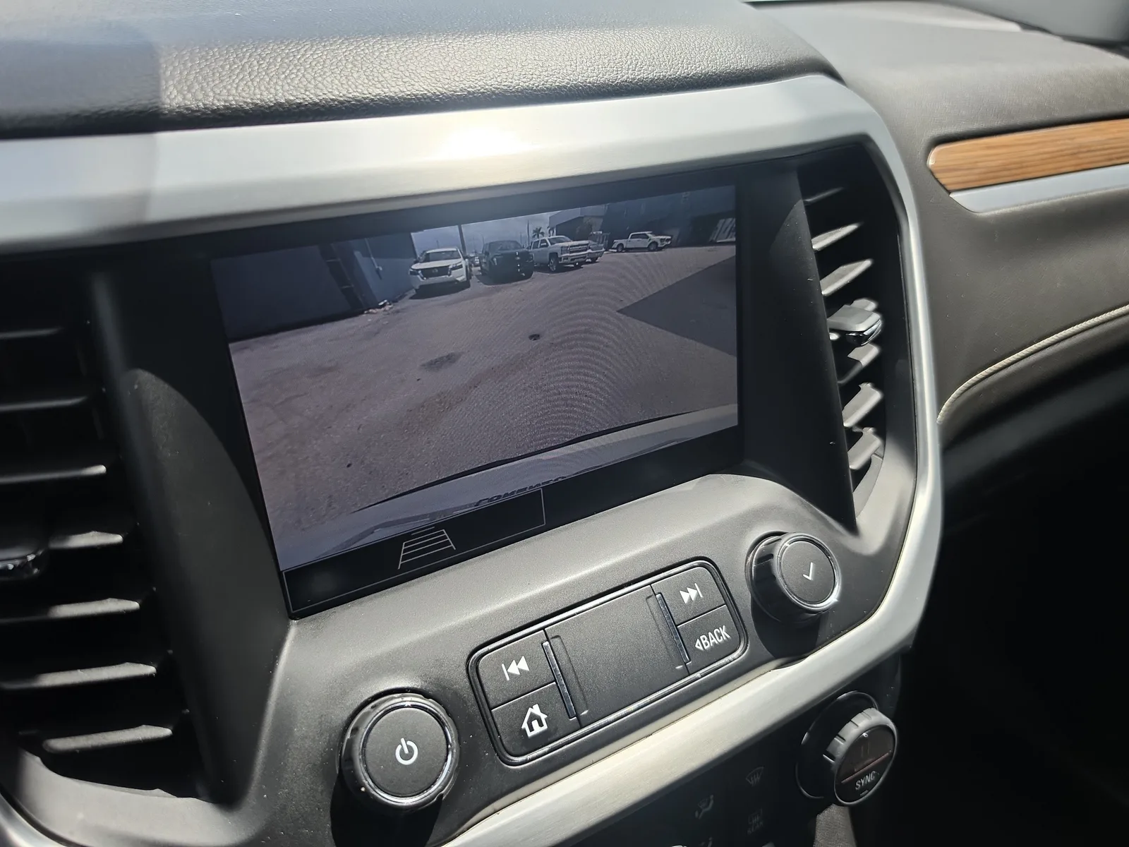 2022 GMC Acadia SLE photo 8