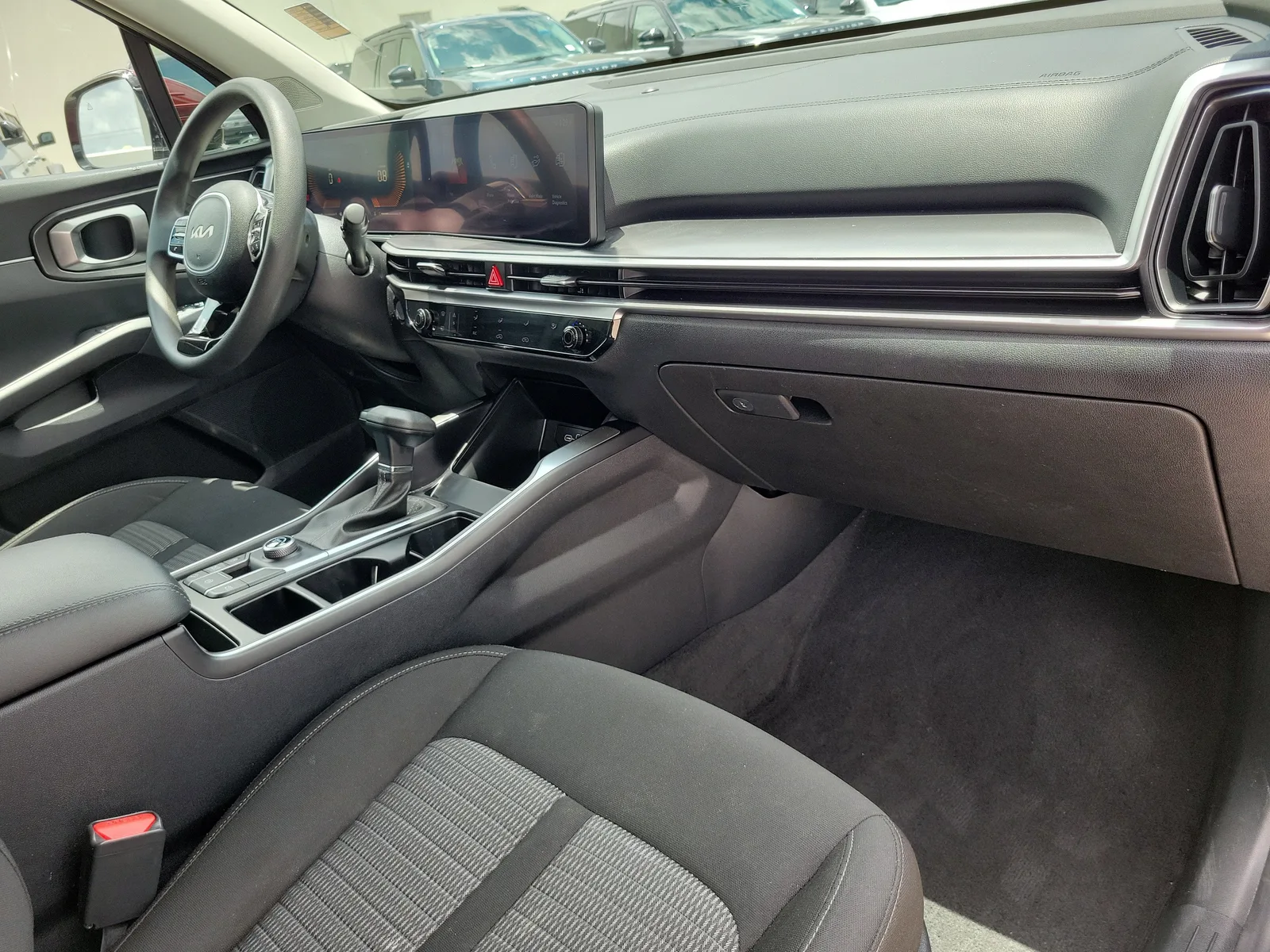 2024 Kia Sorento LX photo 13