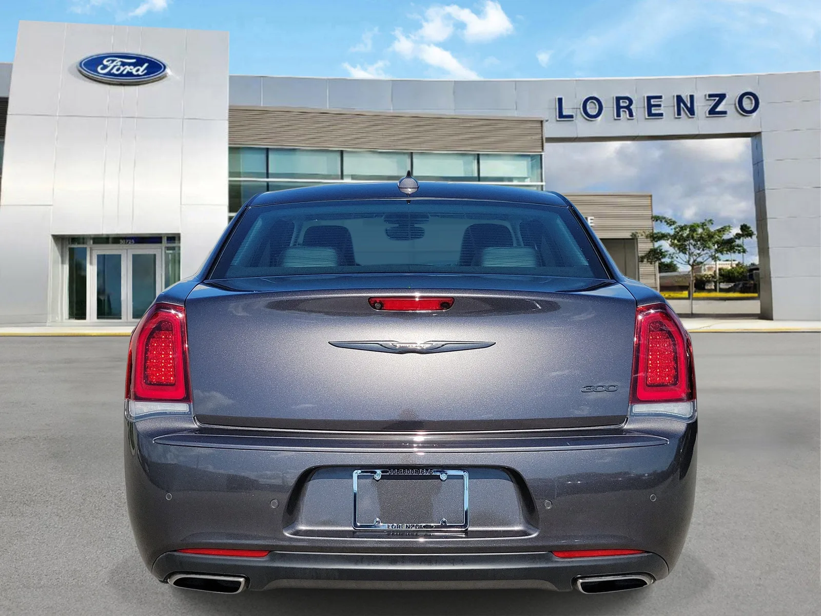 2023 Chrysler 300 Touring L photo 6