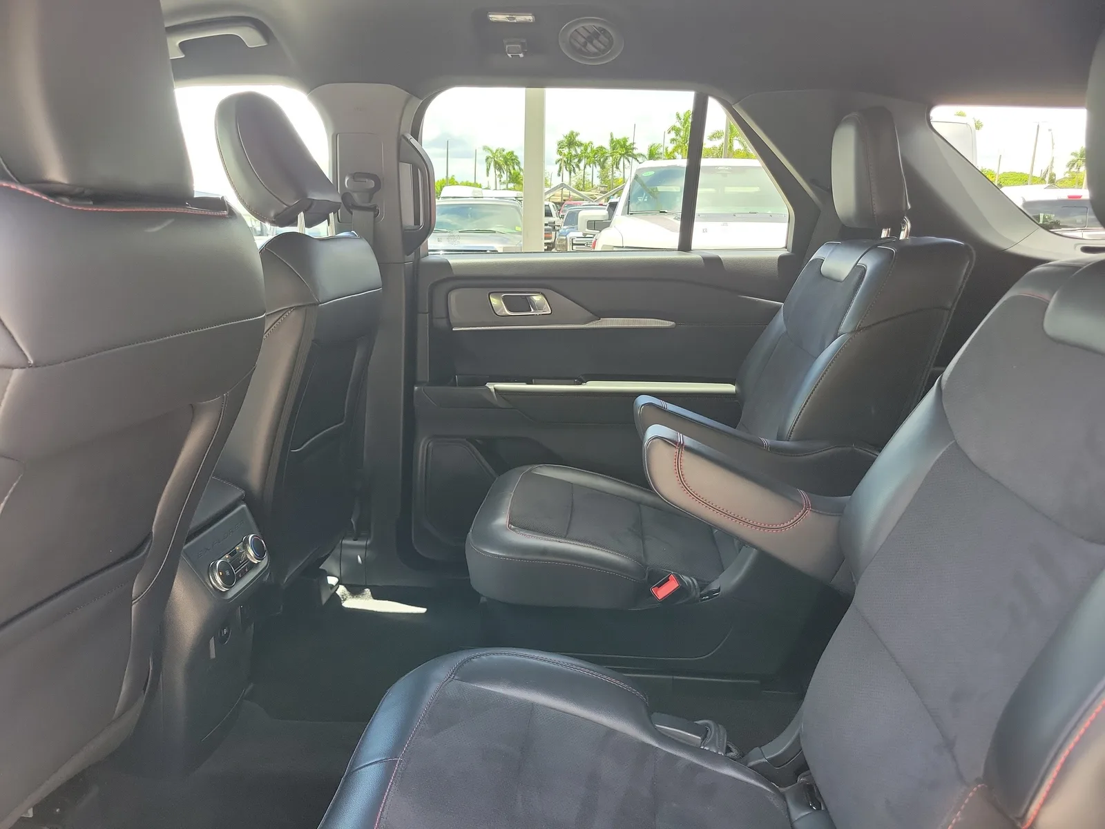 2025 Ford Explorer ST photo 13