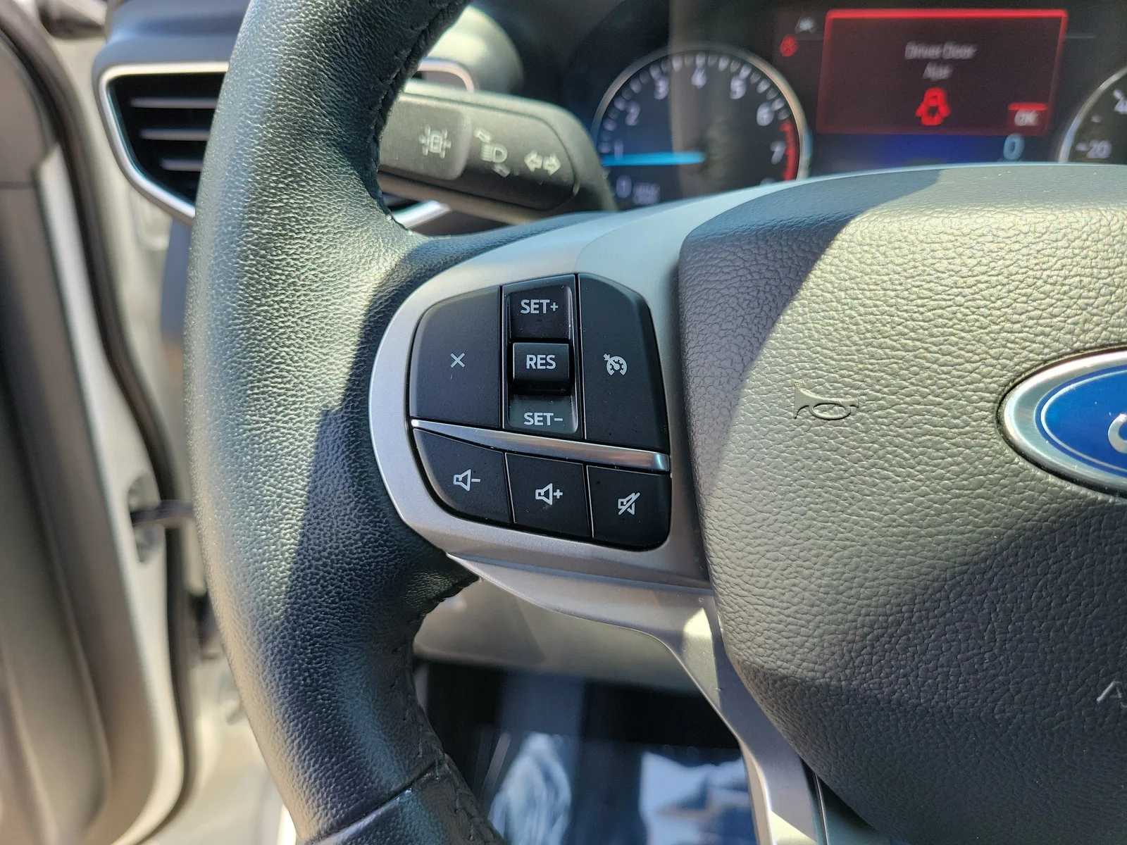 2023 Ford Explorer XLT photo 22