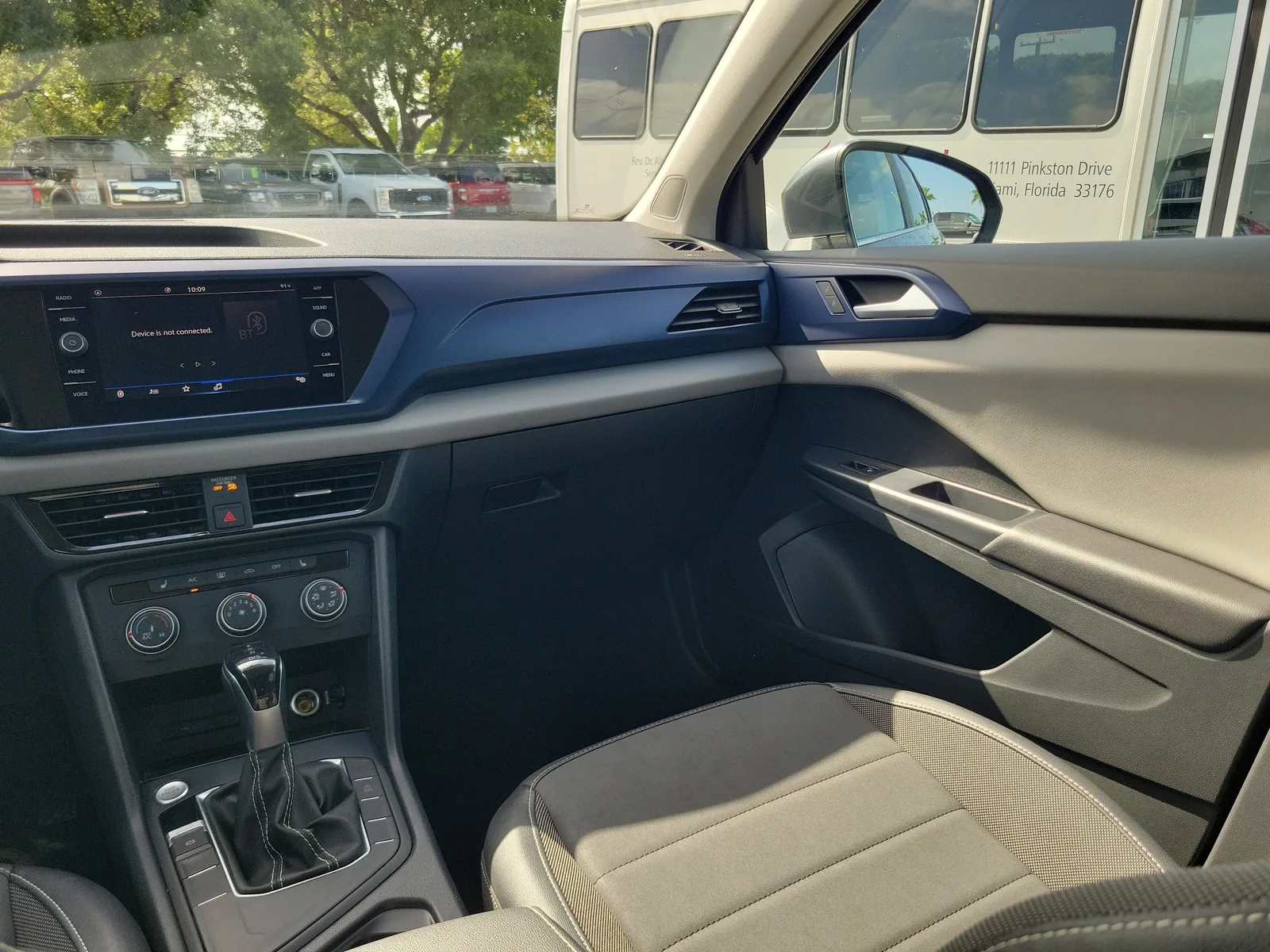 2022 Volkswagen Taos SE photo 19