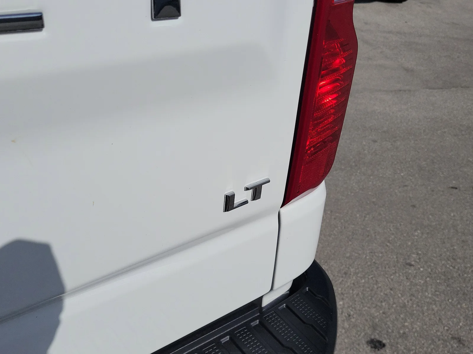 2025 Chevrolet Silverado 1500 LT photo 28
