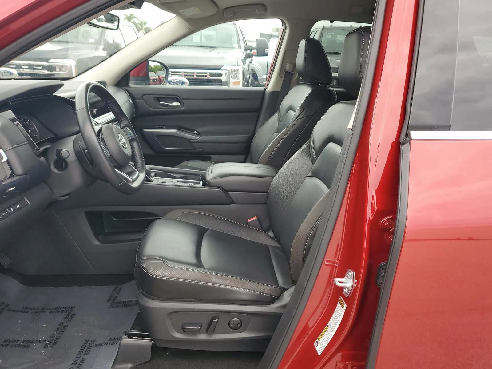 2024 Nissan Pathfinder SL photo 10