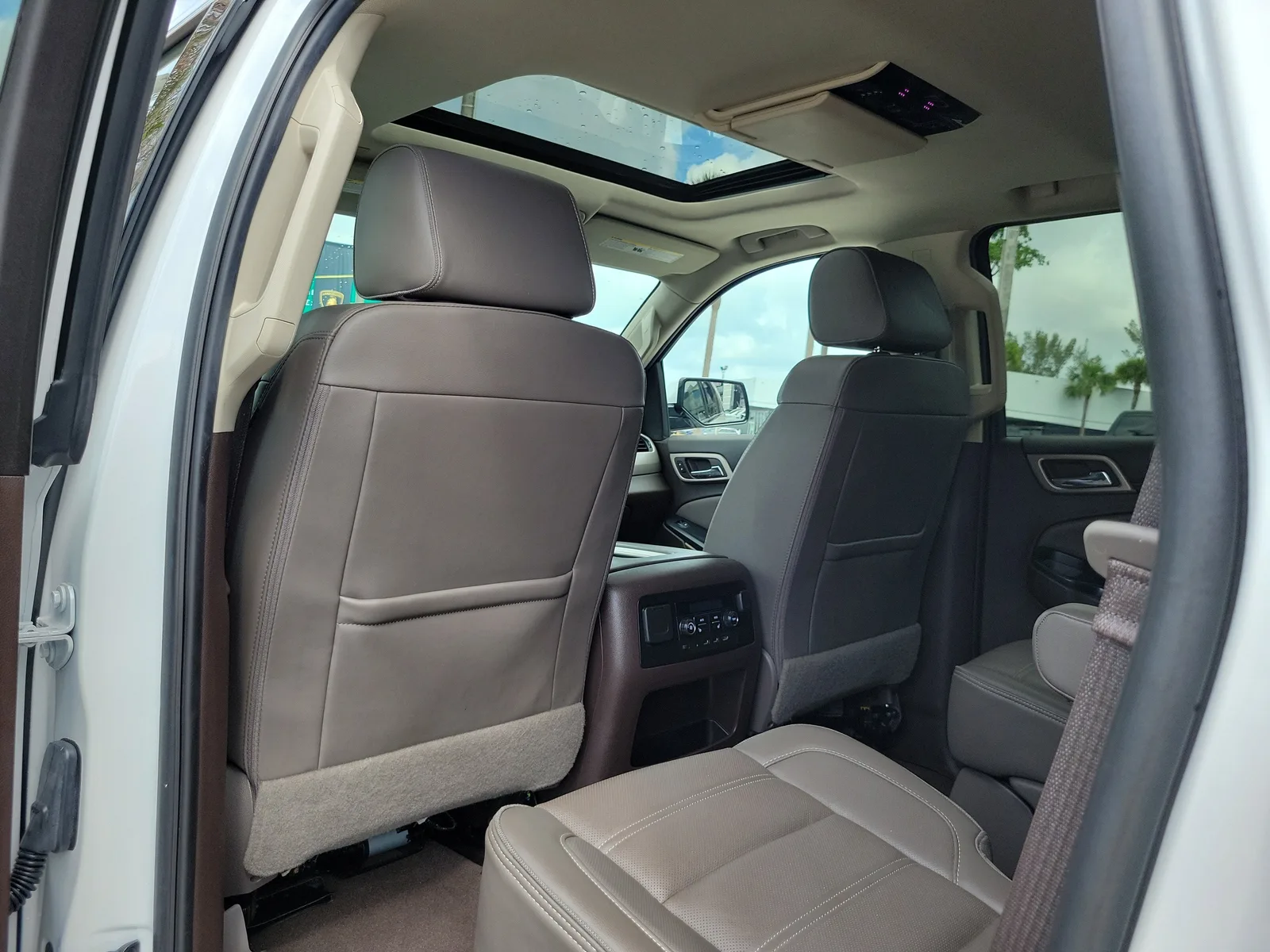 2020 GMC Yukon Denali photo 17