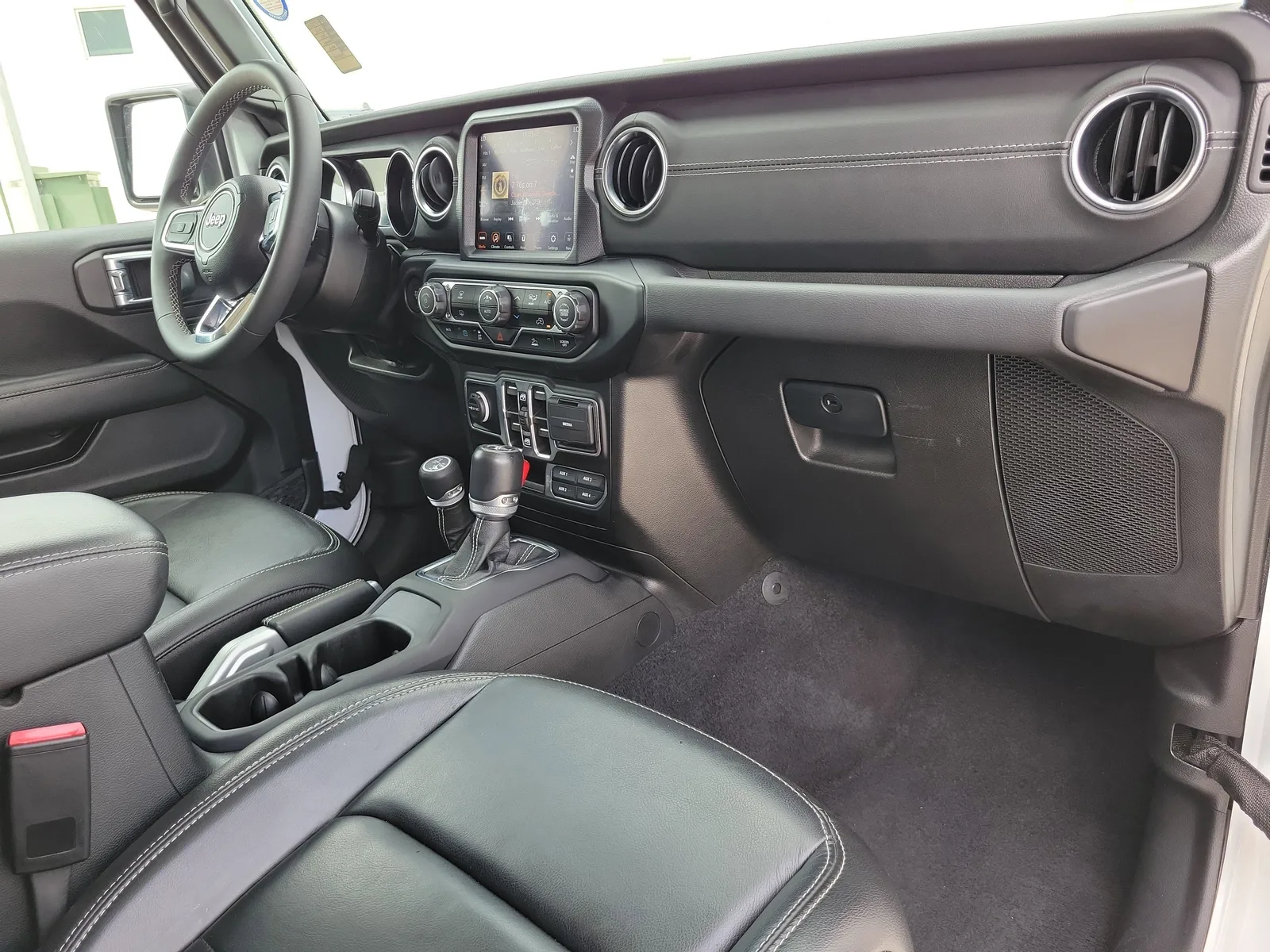 2023 Jeep Wrangler 4xe Sahara 4WD photo 18