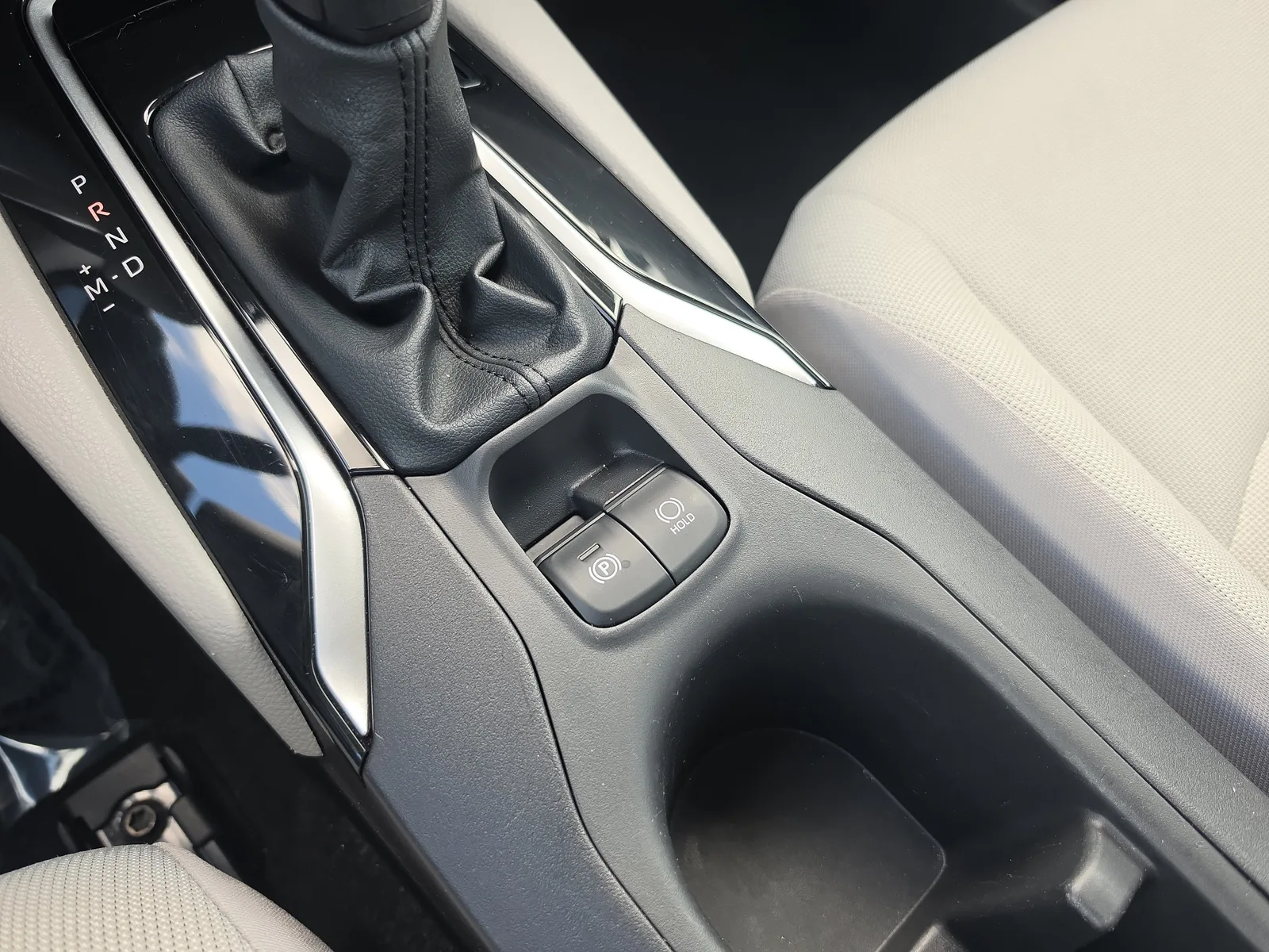 2025 Toyota Corolla Cross L photo 31