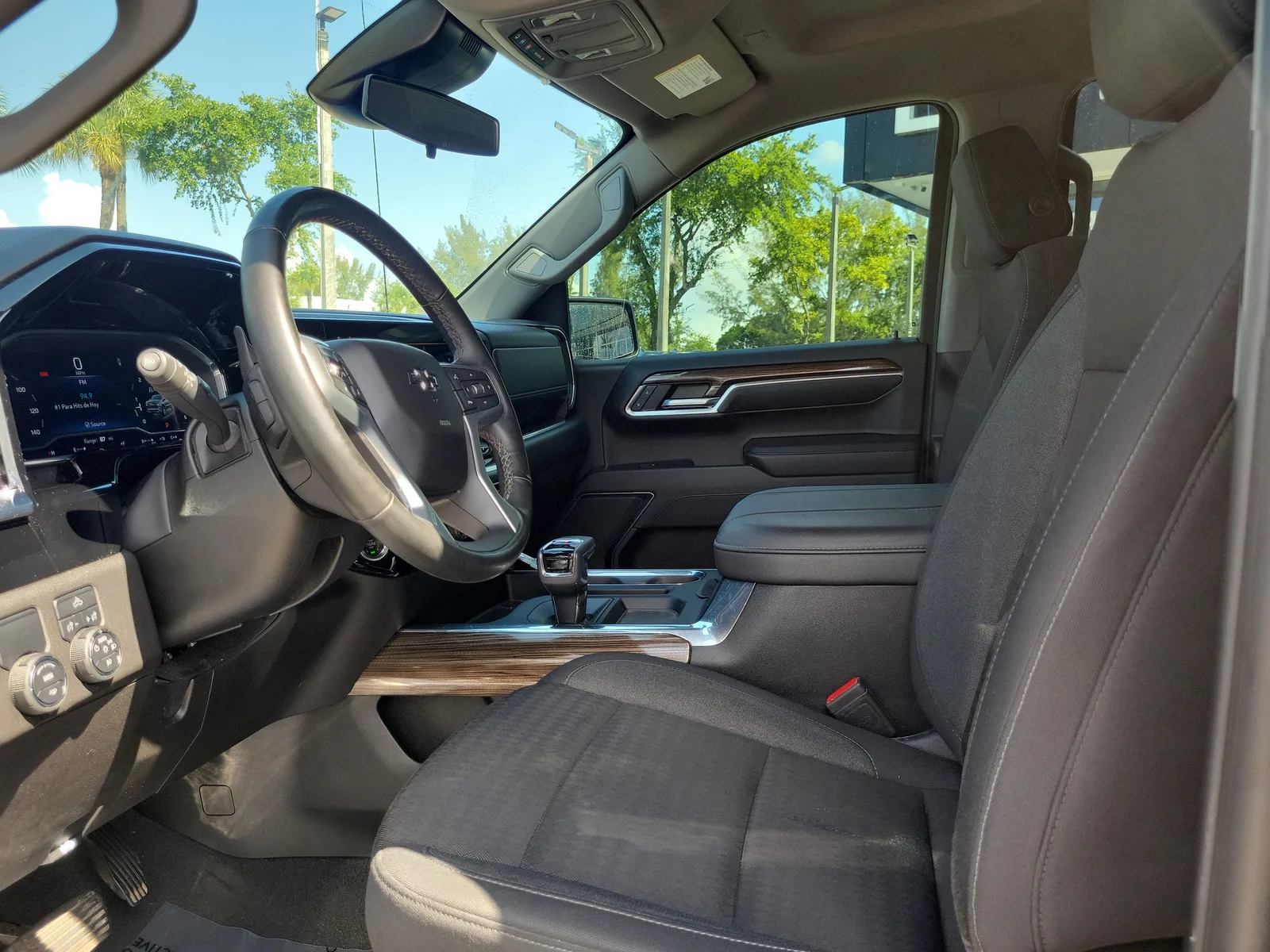 2024 Chevrolet Silverado 1500 RST photo 15