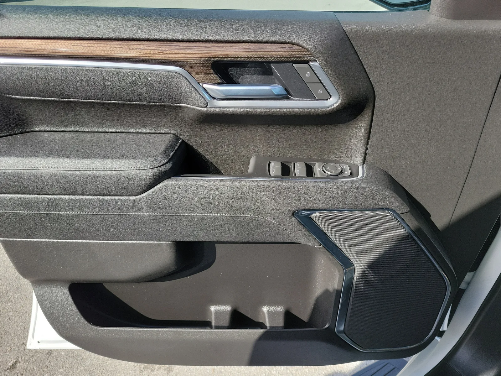 2025 Chevrolet Silverado 1500 LT photo 22