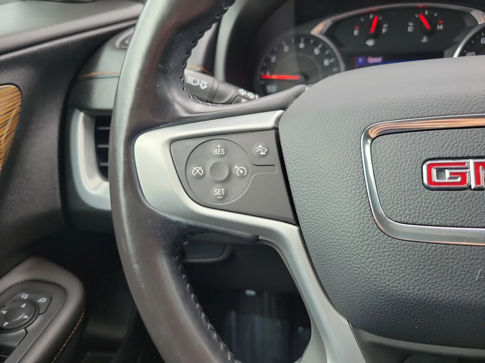 2020 GMC Terrain SLE photo 18