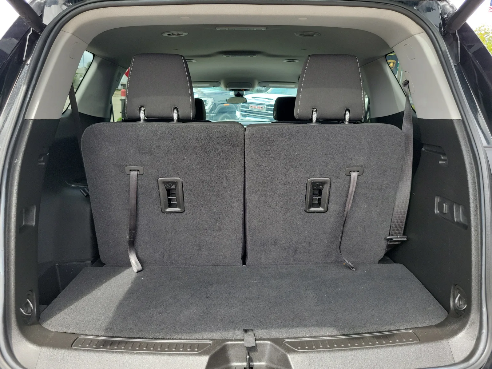 2023 GMC Acadia SLE photo 16