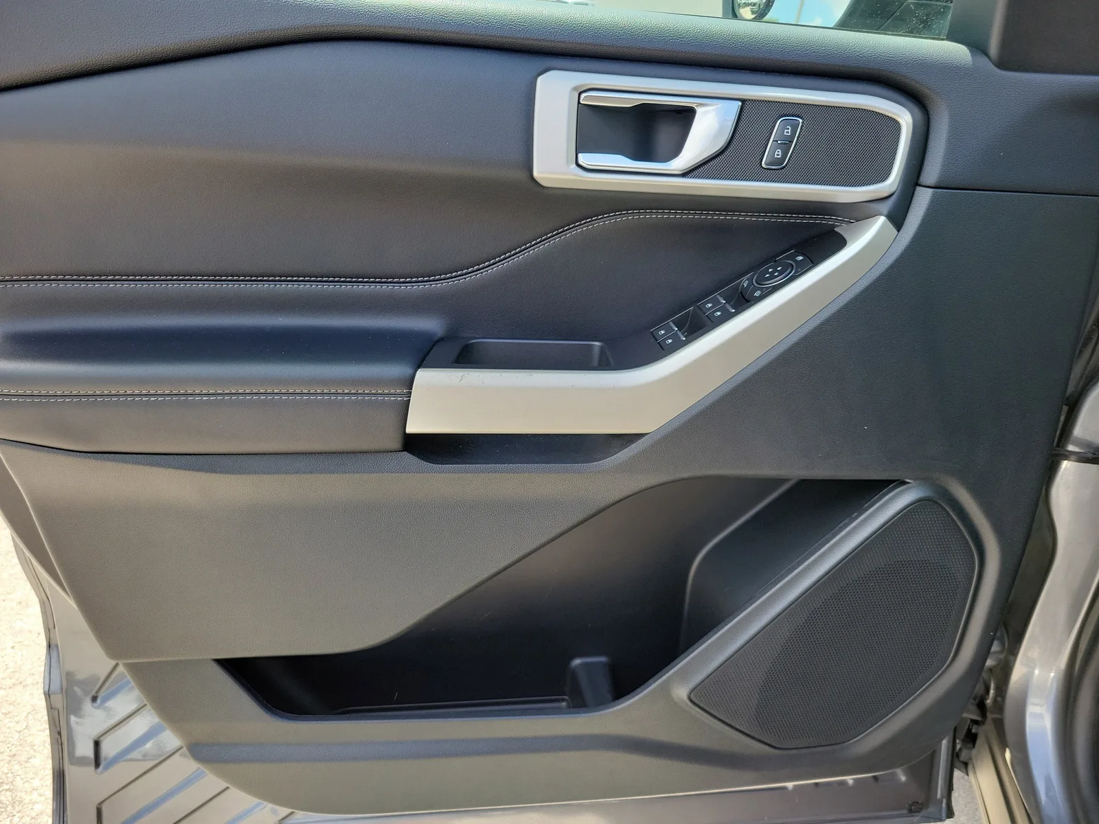 2022 Ford Explorer XLT photo 28