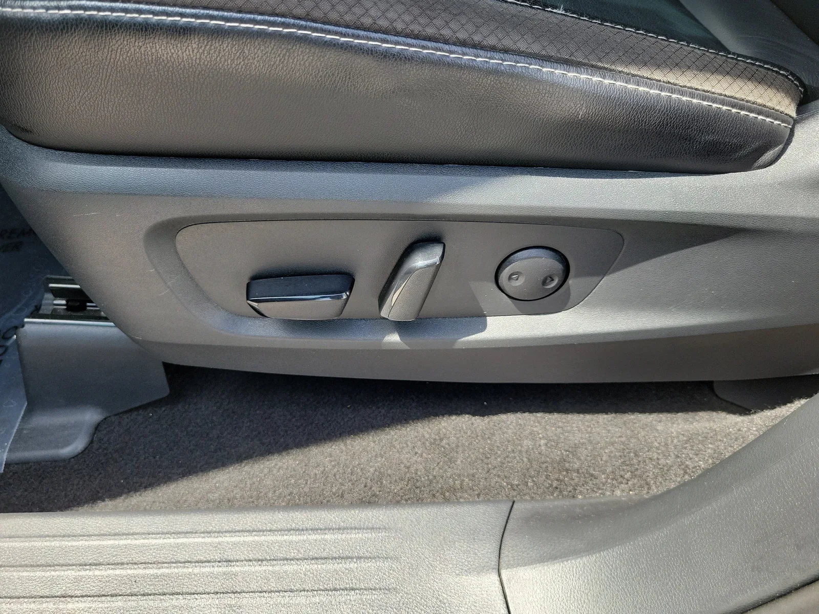 2024 Nissan Pathfinder SL photo 25