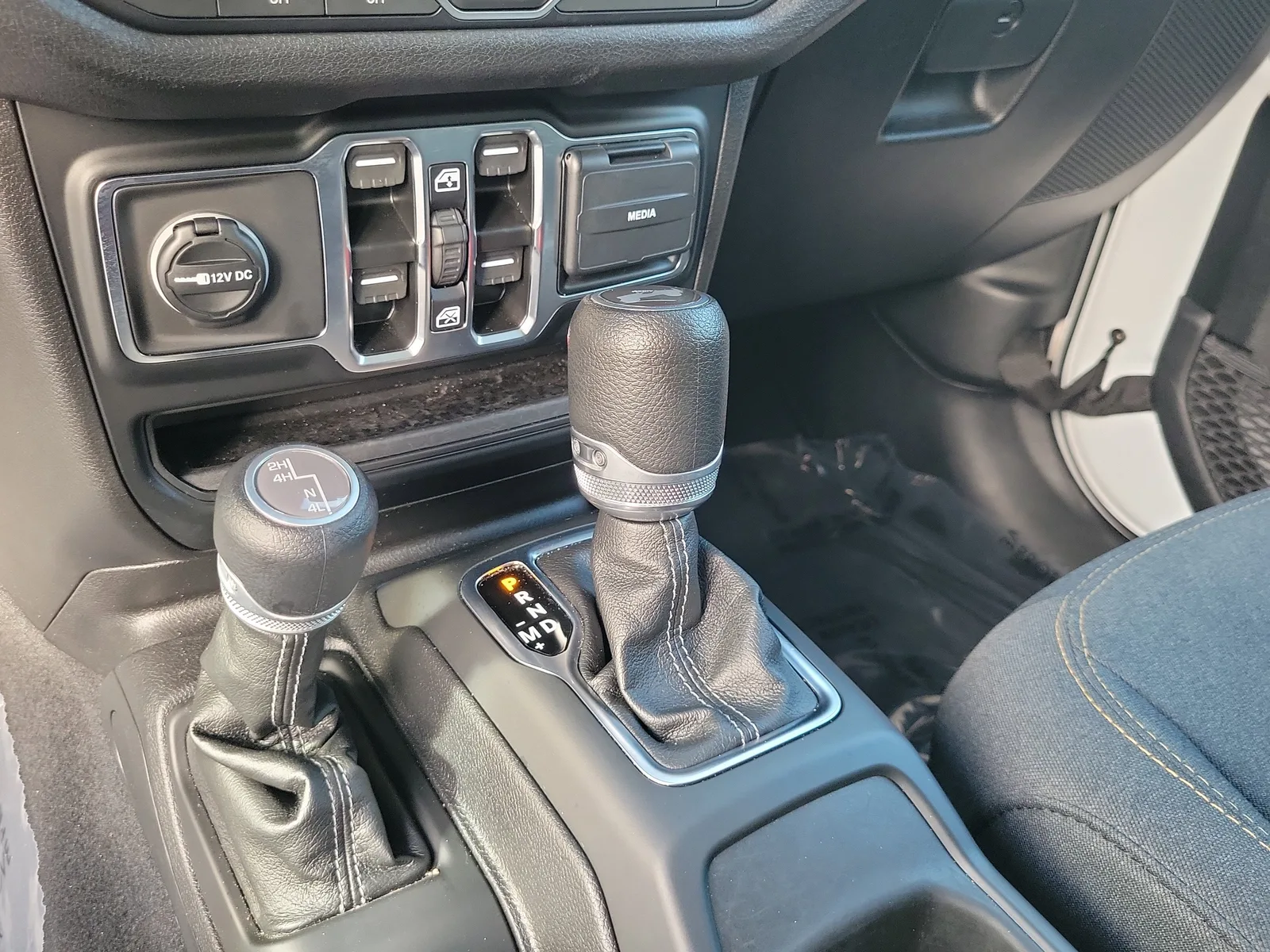 2025 Jeep Wrangler Sport S photo 21