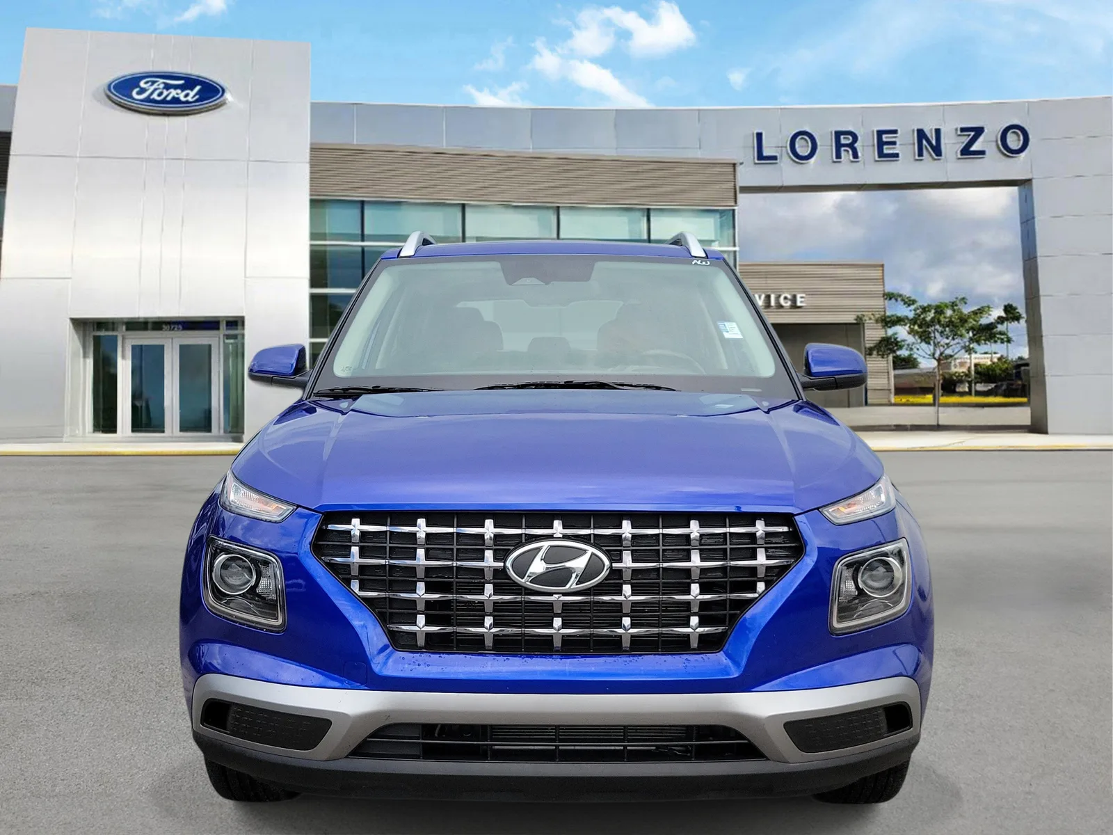2025 Hyundai Venue SEL photo 2