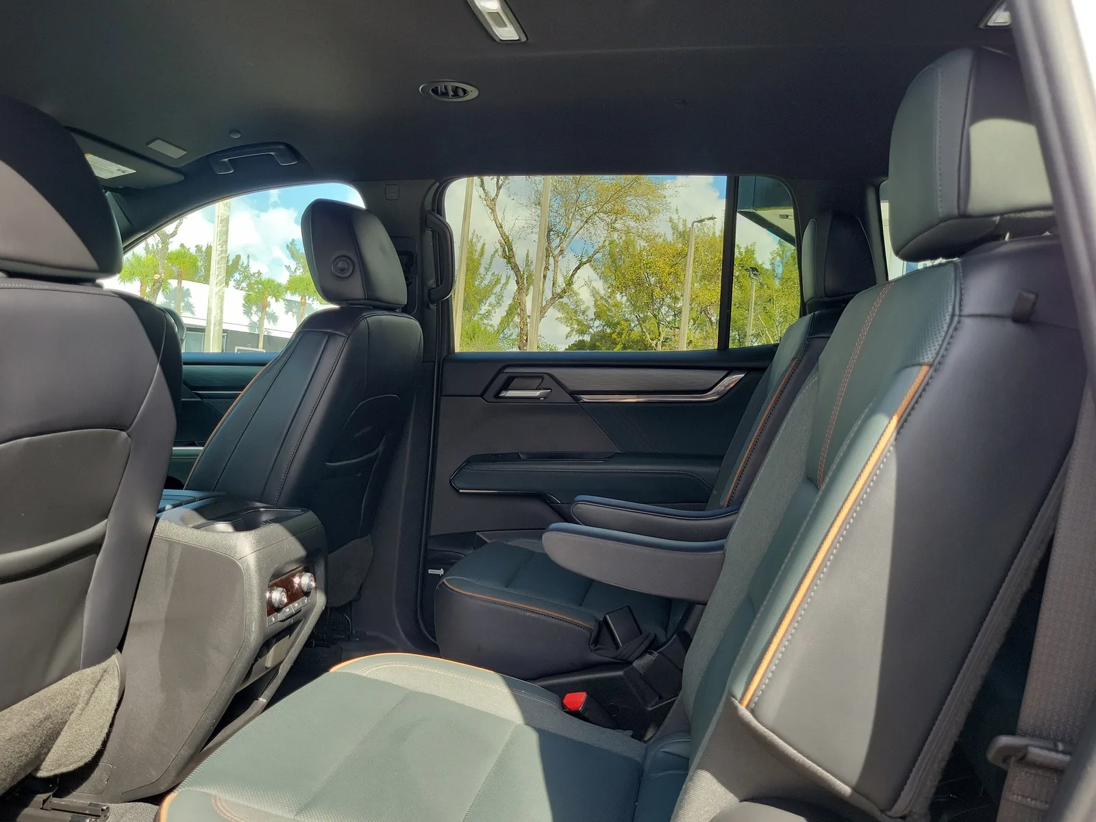 2024 GMC Acadia AT4 photo 13