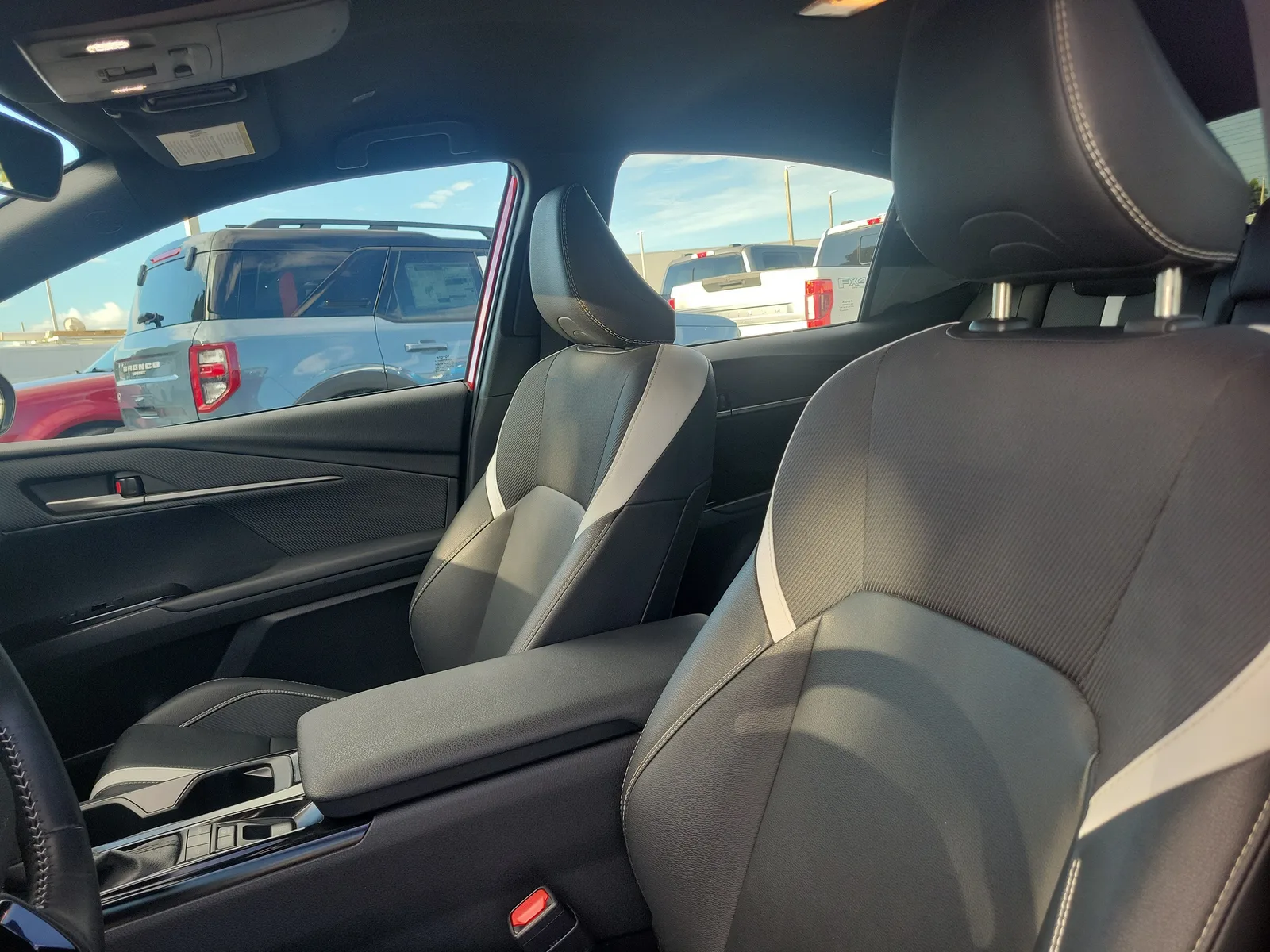 2025 Toyota Camry SE photo 12