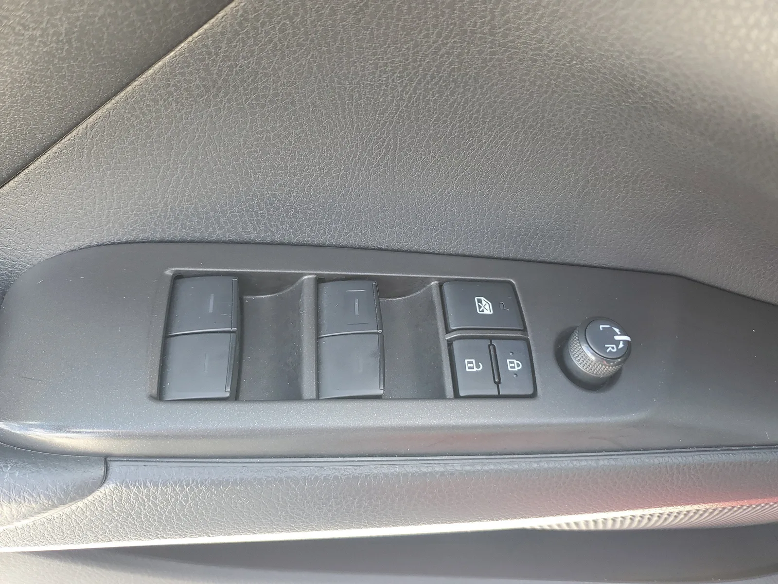 2023 Toyota Camry LE photo 26