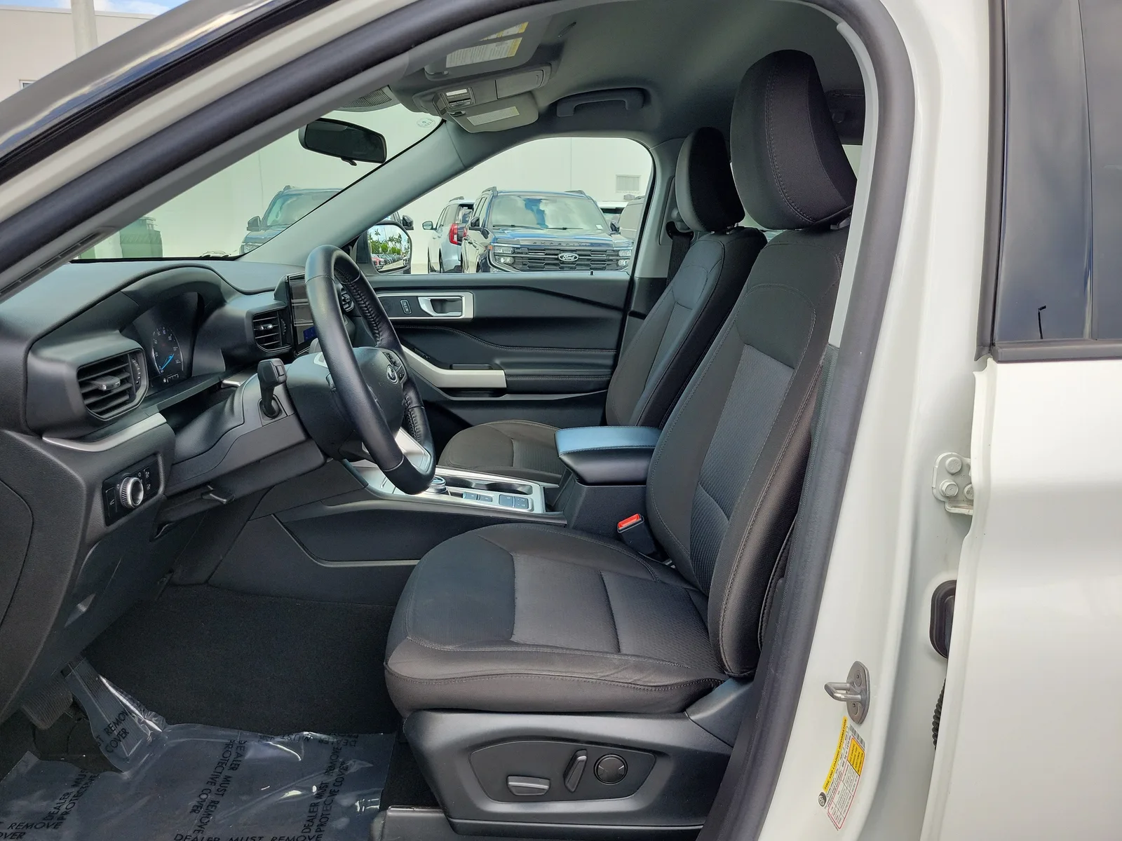 2023 Ford Explorer XLT photo 18