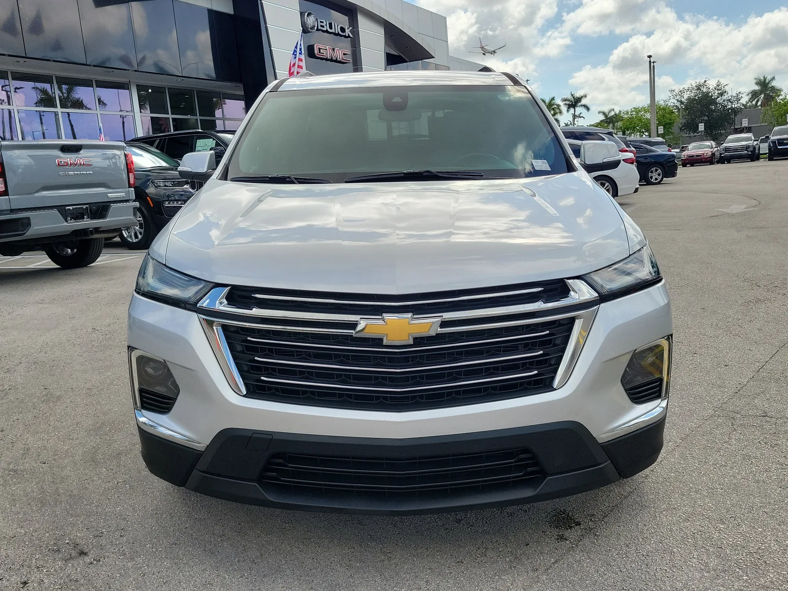2022 Chevrolet Traverse LT Cloth photo 2
