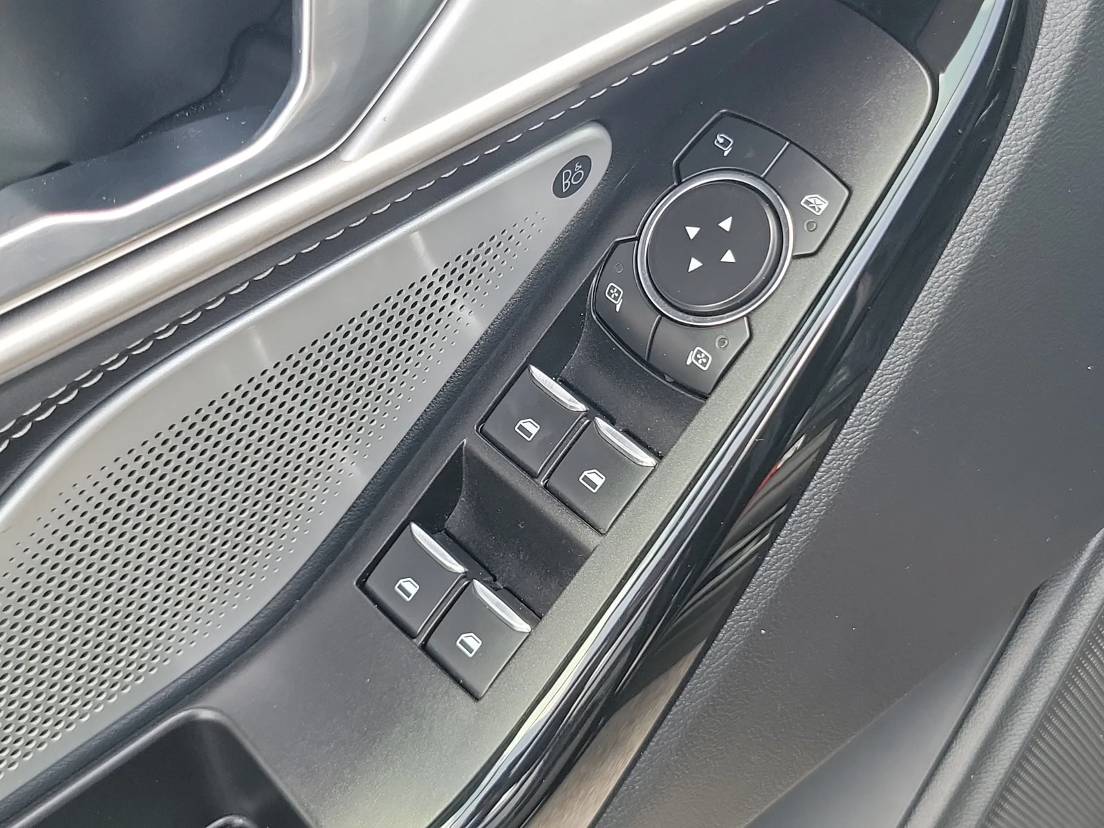2021 Ford Explorer ST 4WD photo 29