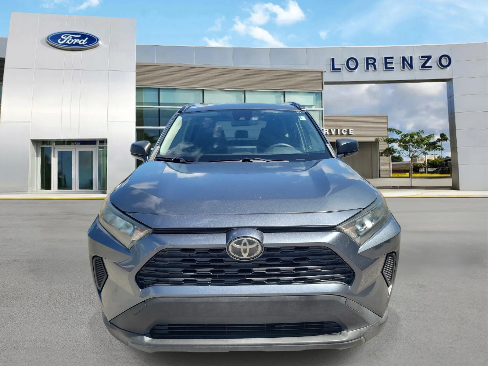 2019 Toyota RAV4 LE photo 2