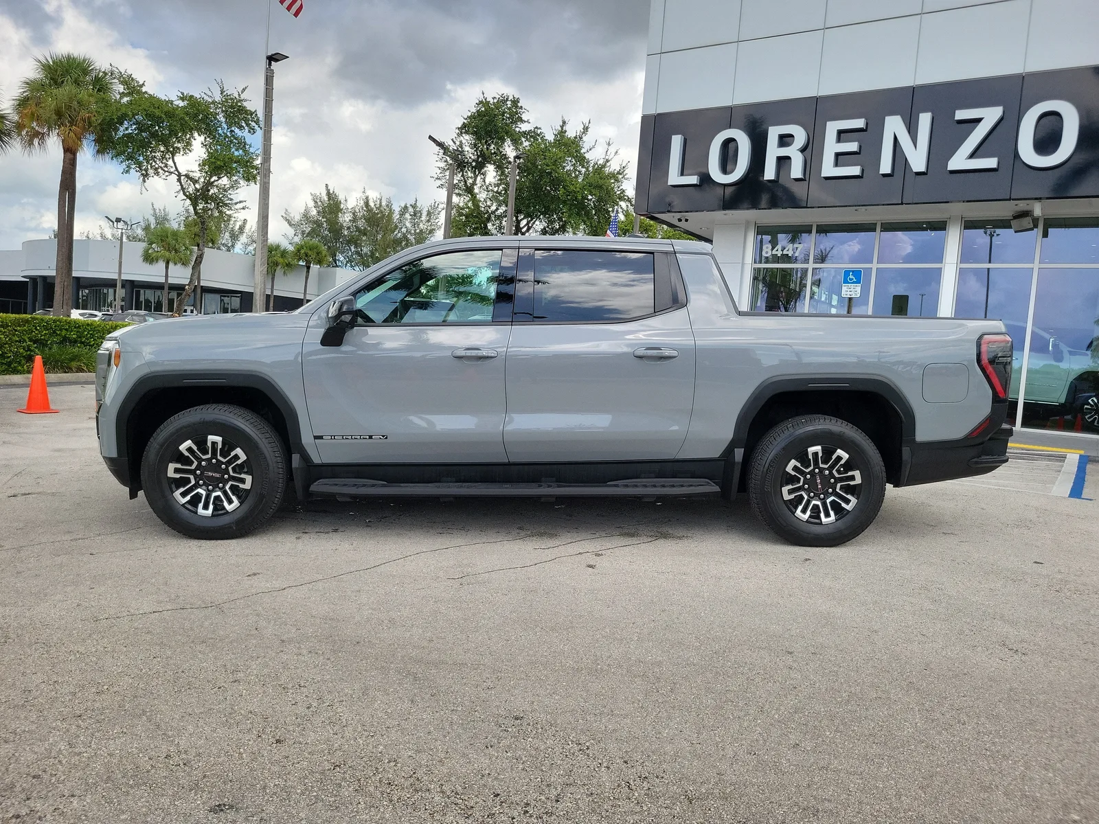 2026 GMC Sierra EV Elevation Standard Range photo 8