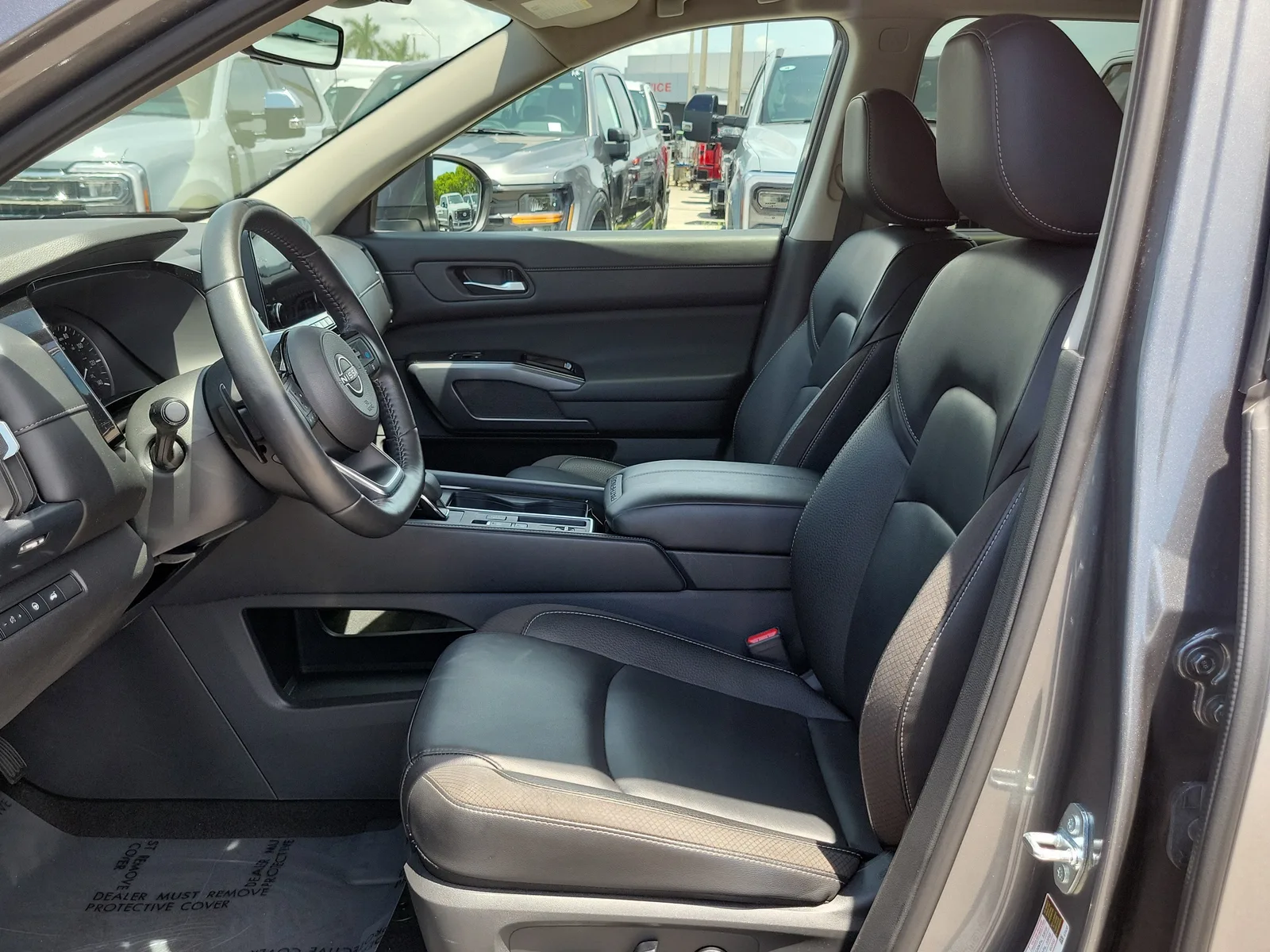 2025 Nissan Pathfinder SL photo 11