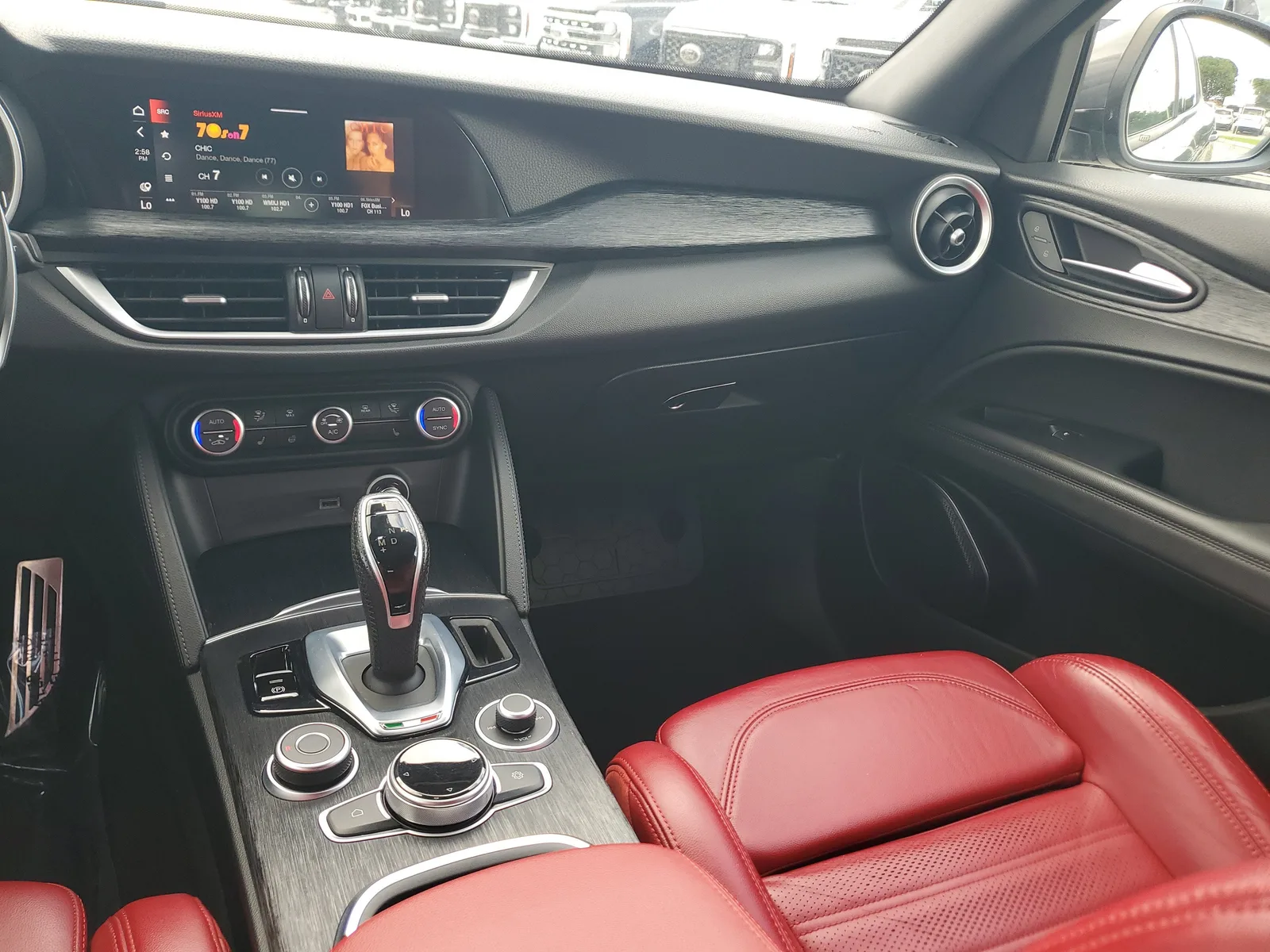 2022 Alfa Romeo Stelvio Sprint 4WD photo 17