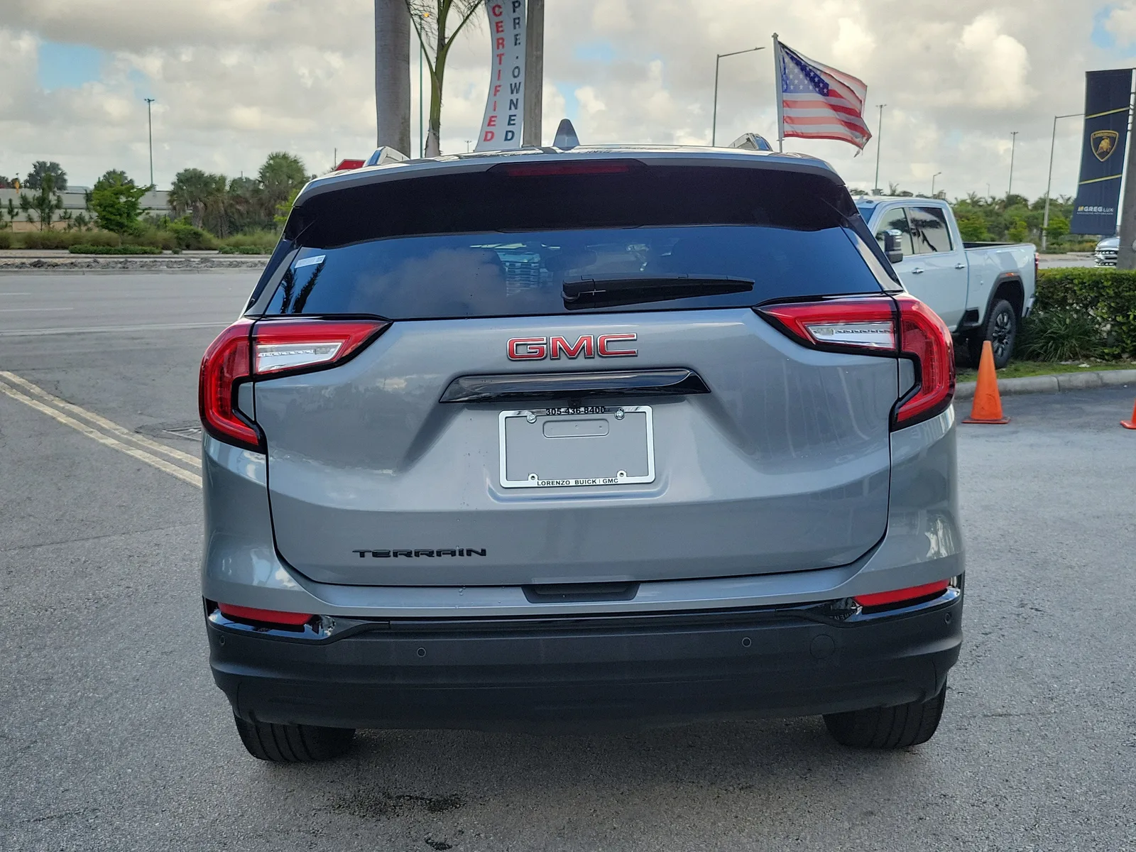 2024 GMC Terrain SLE photo 6