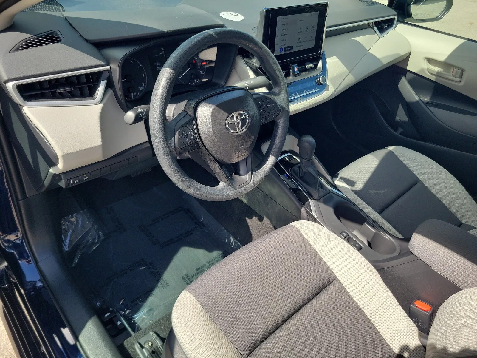2025 Toyota Corolla LE photo 9