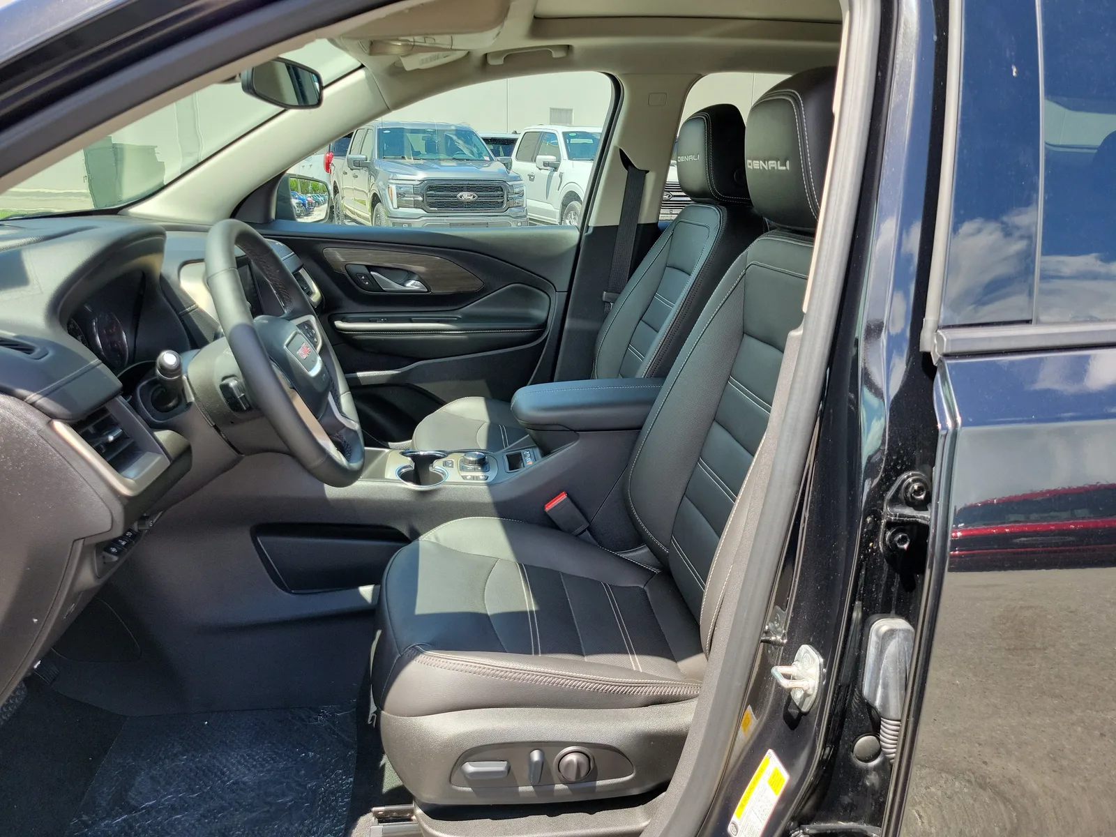 2024 GMC Terrain Denali 4WD photo 11