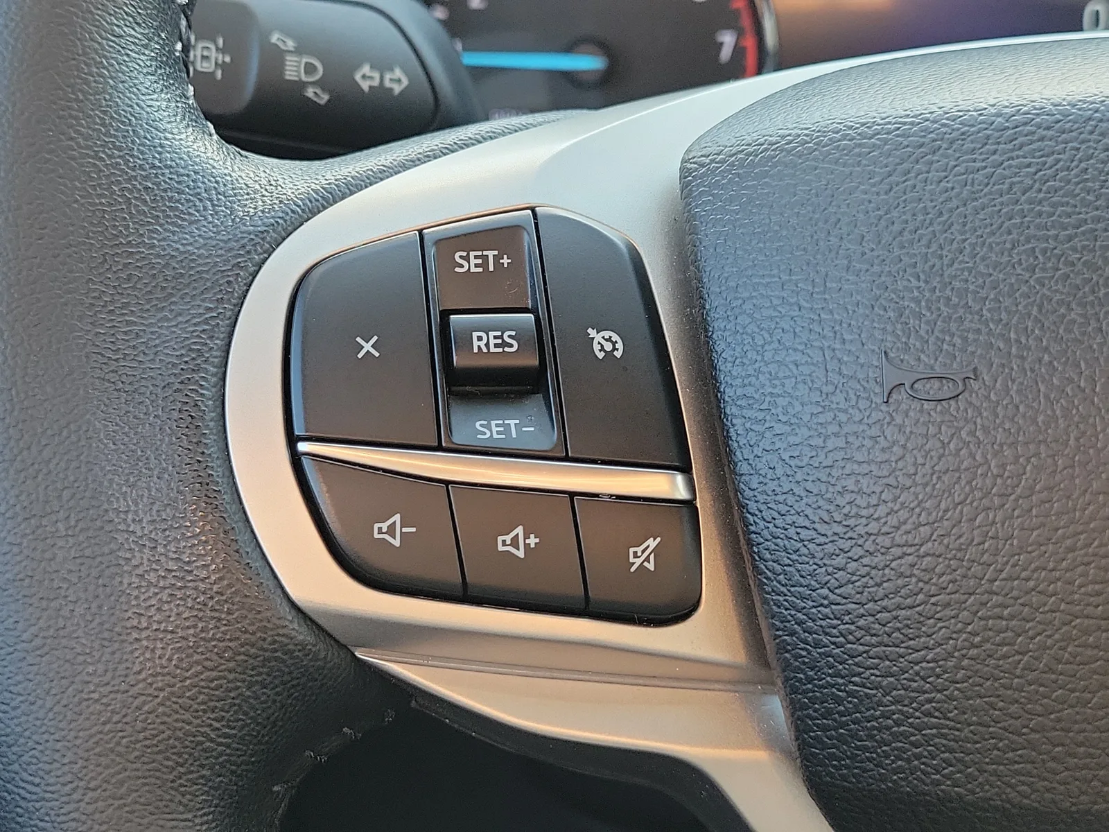 2023 Ford Explorer XLT photo 21