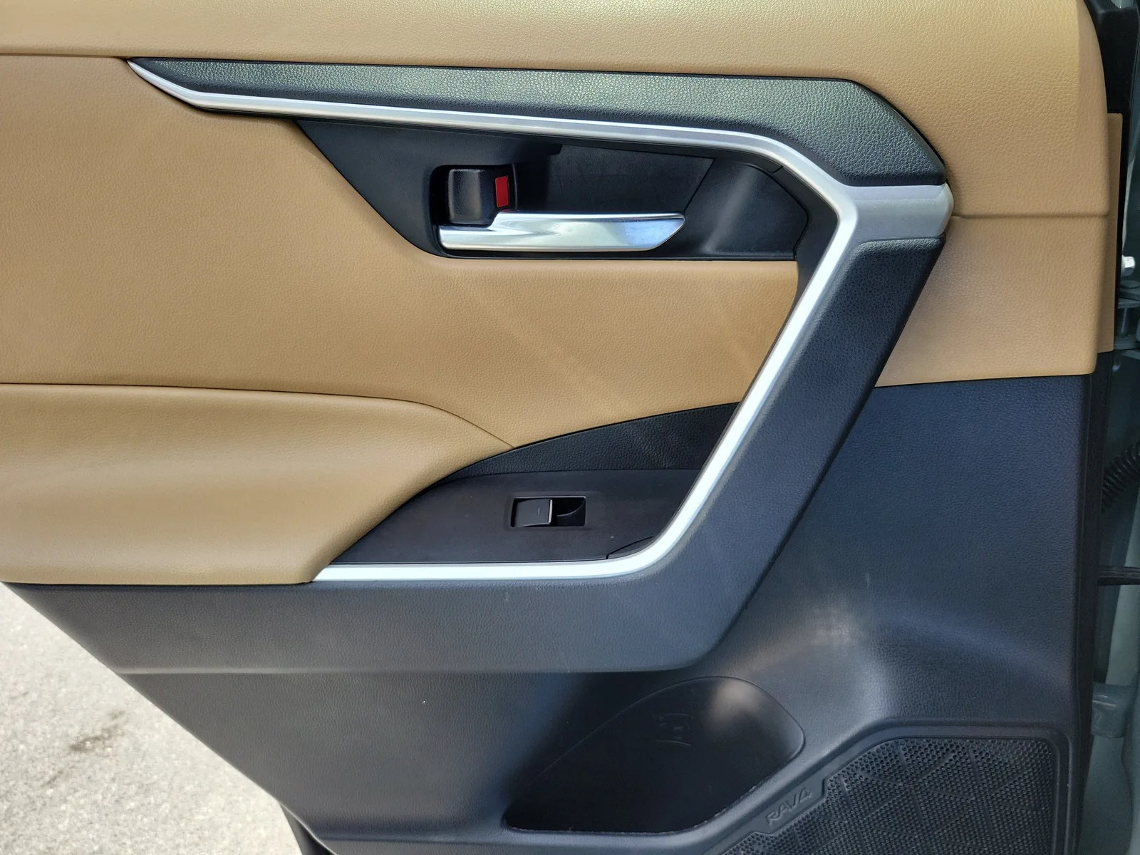 2022 Toyota RAV4 XLE photo 19