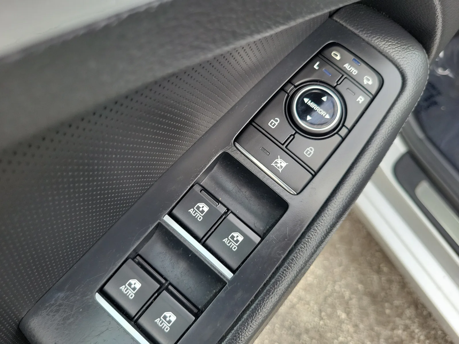 2017 Genesis G80 3.8L photo 24