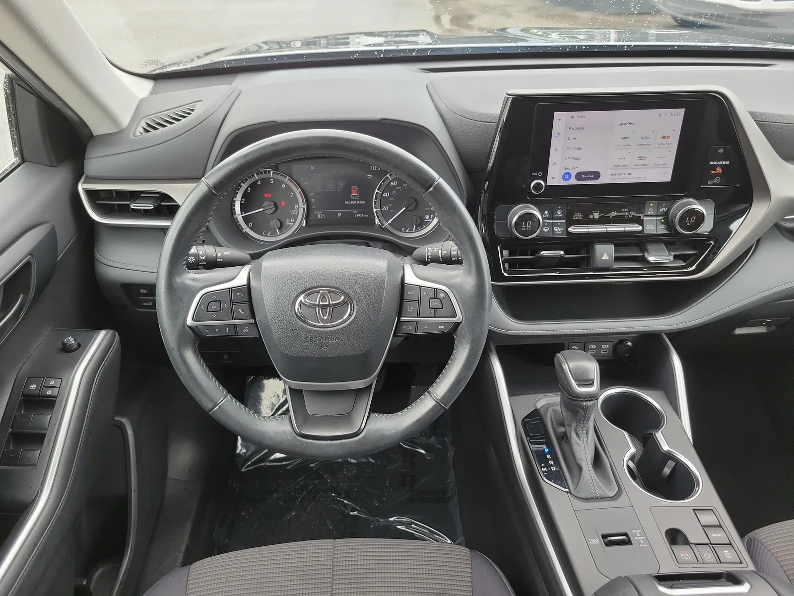 2023 Toyota Highlander LE photo 18
