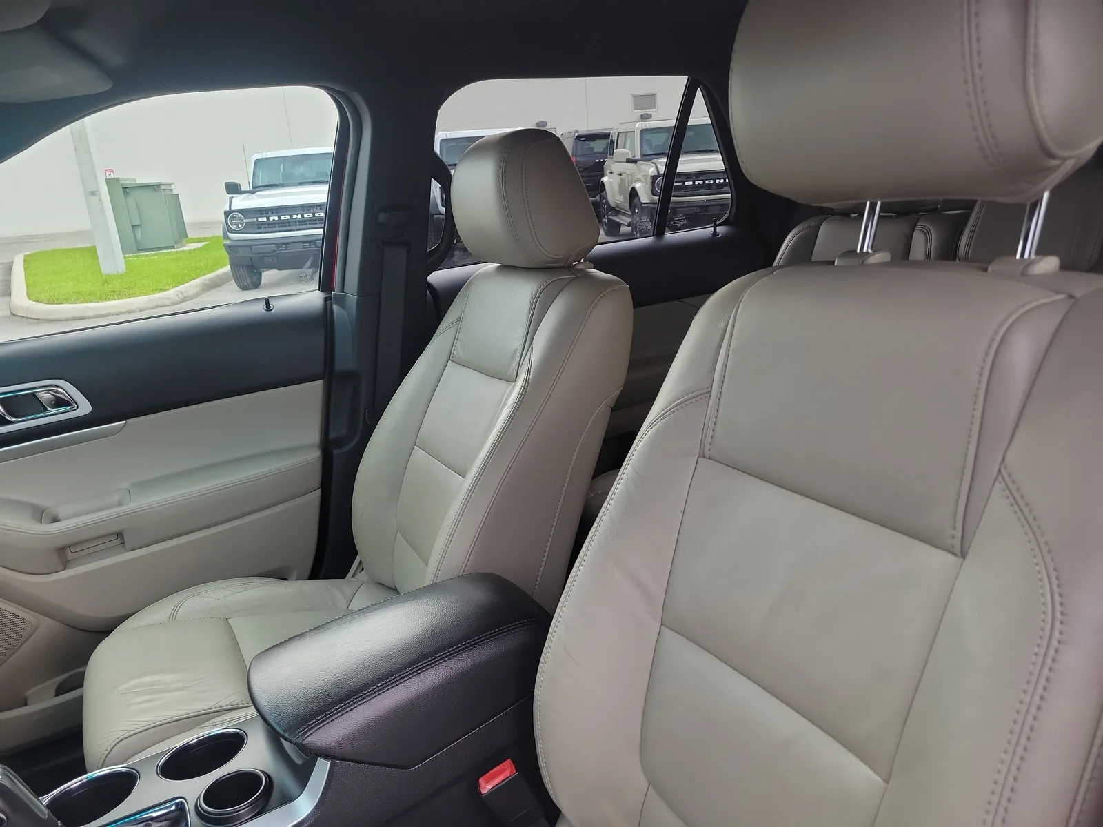 2014 Ford Explorer XLT photo 22