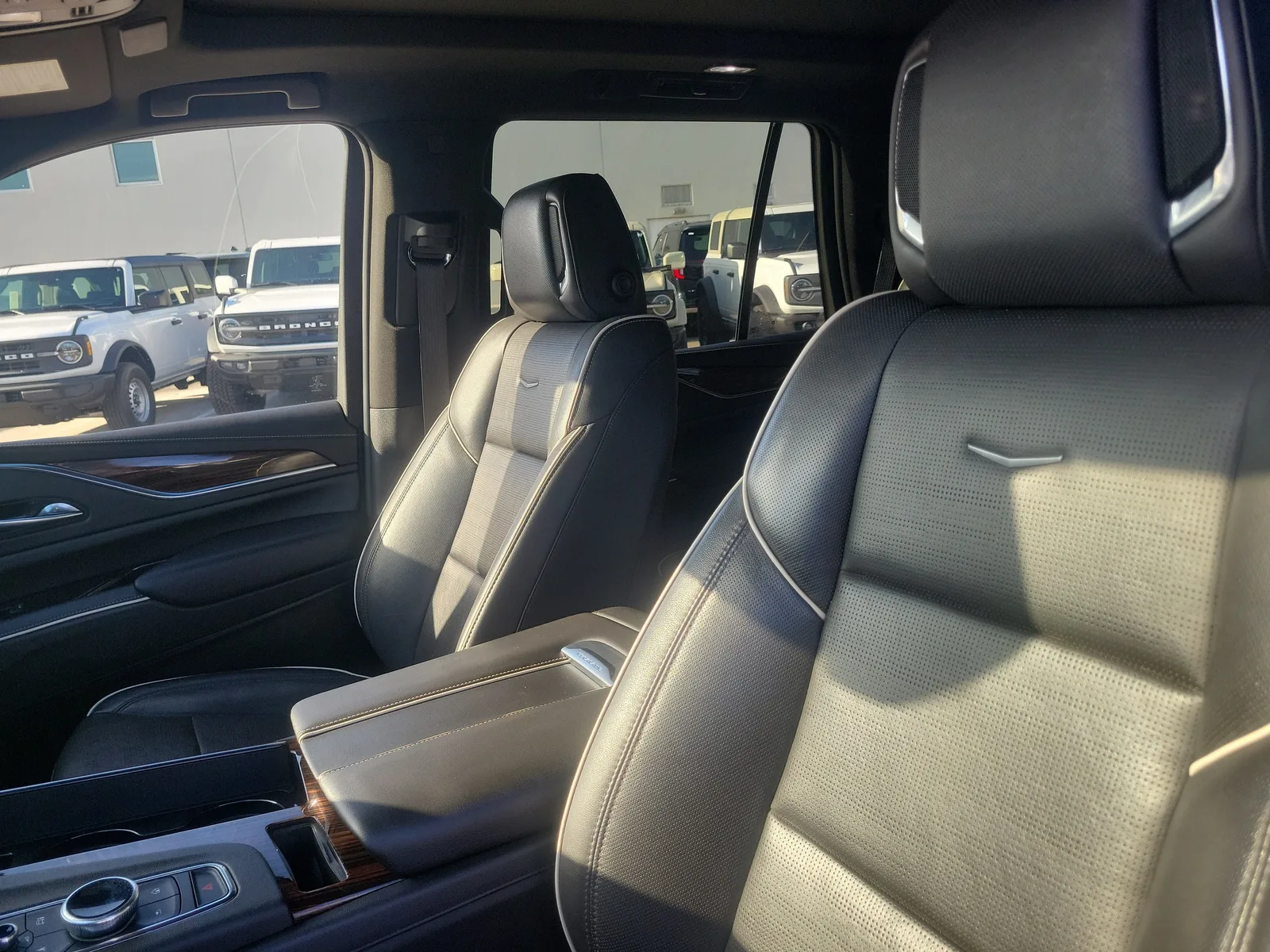 2022 Cadillac Escalade Premium Luxury 4WD photo 10