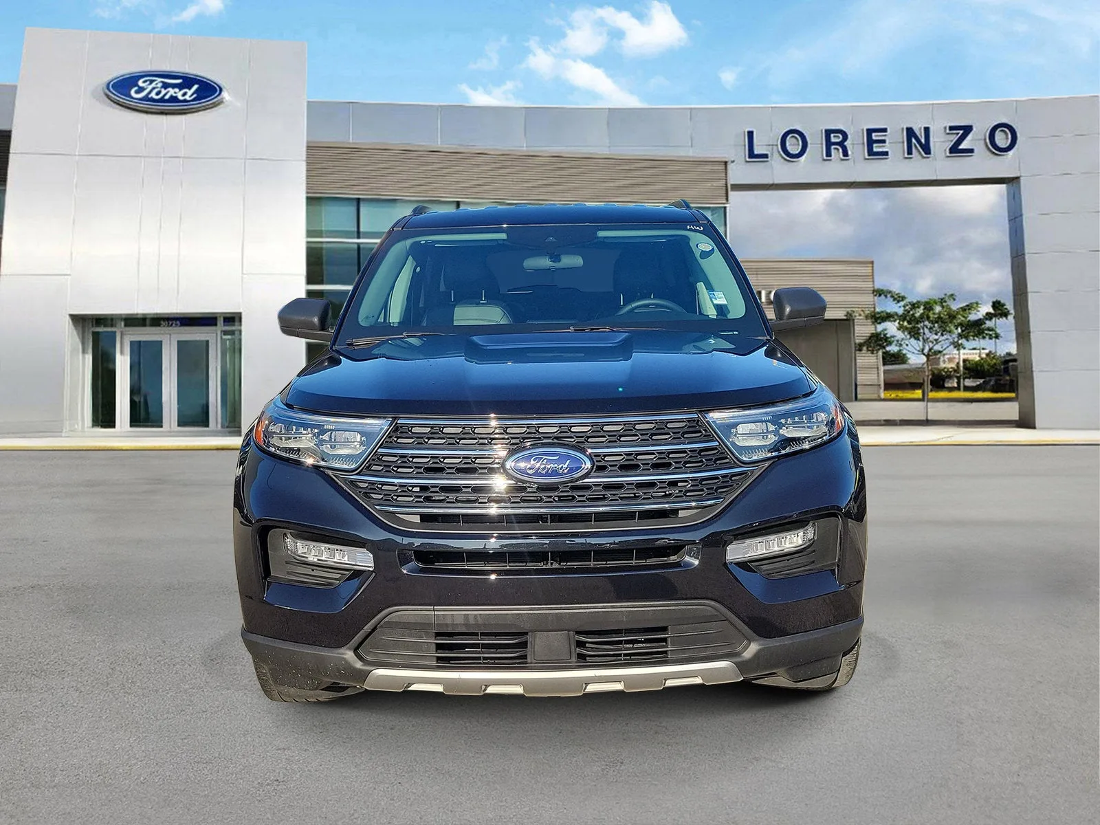 2023 Ford Explorer XLT photo 2
