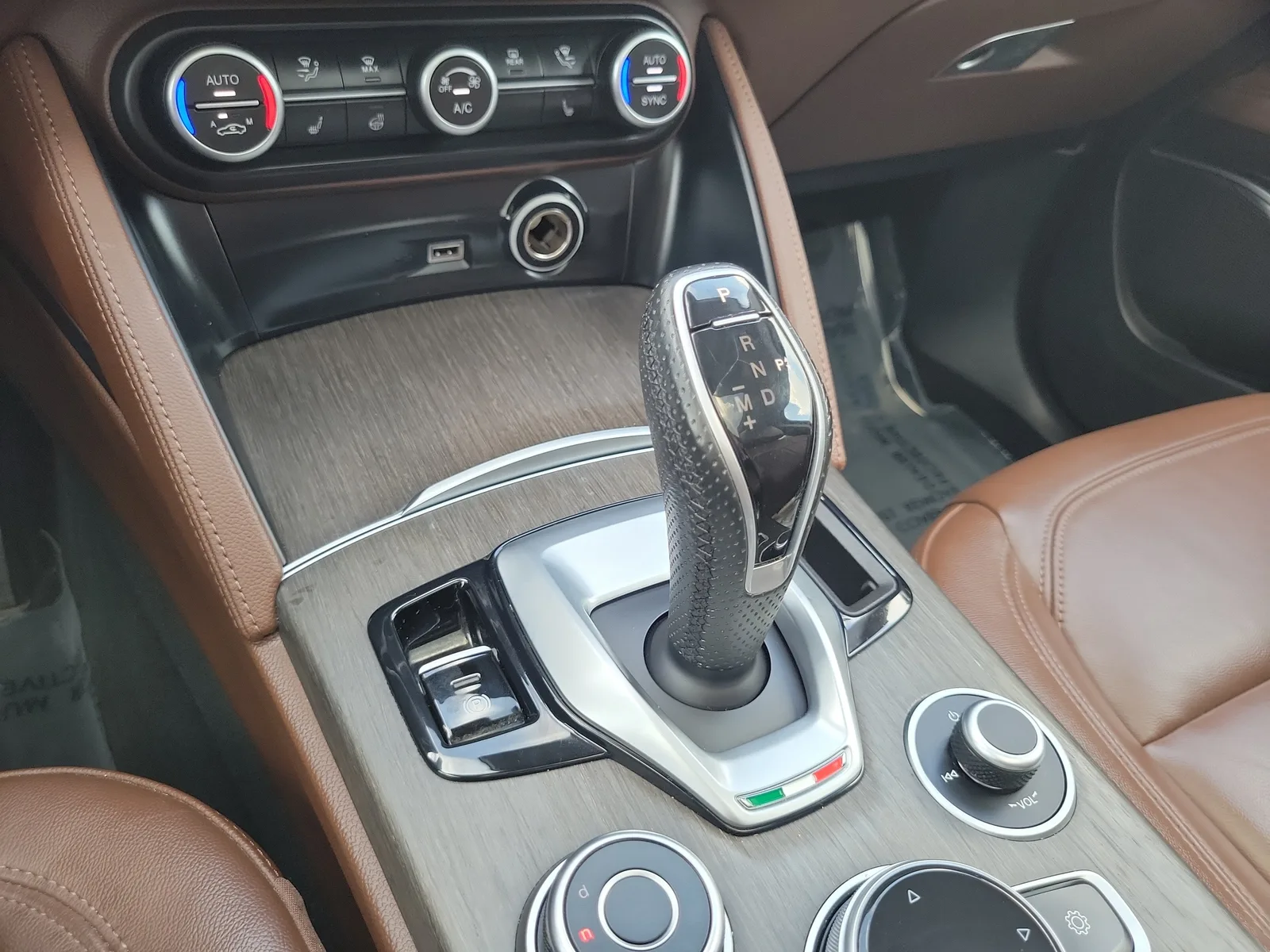 2021 Alfa Romeo Stelvio Ti photo 28
