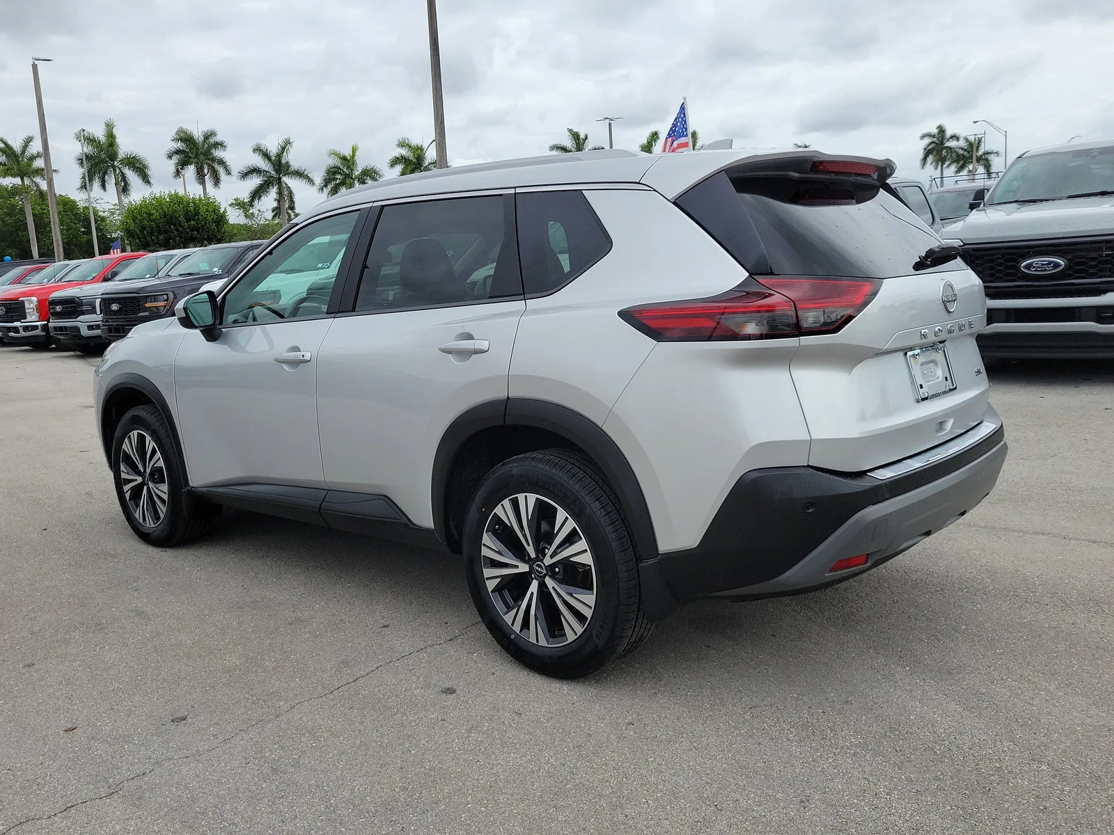 2023 Nissan Rogue SV photo 6