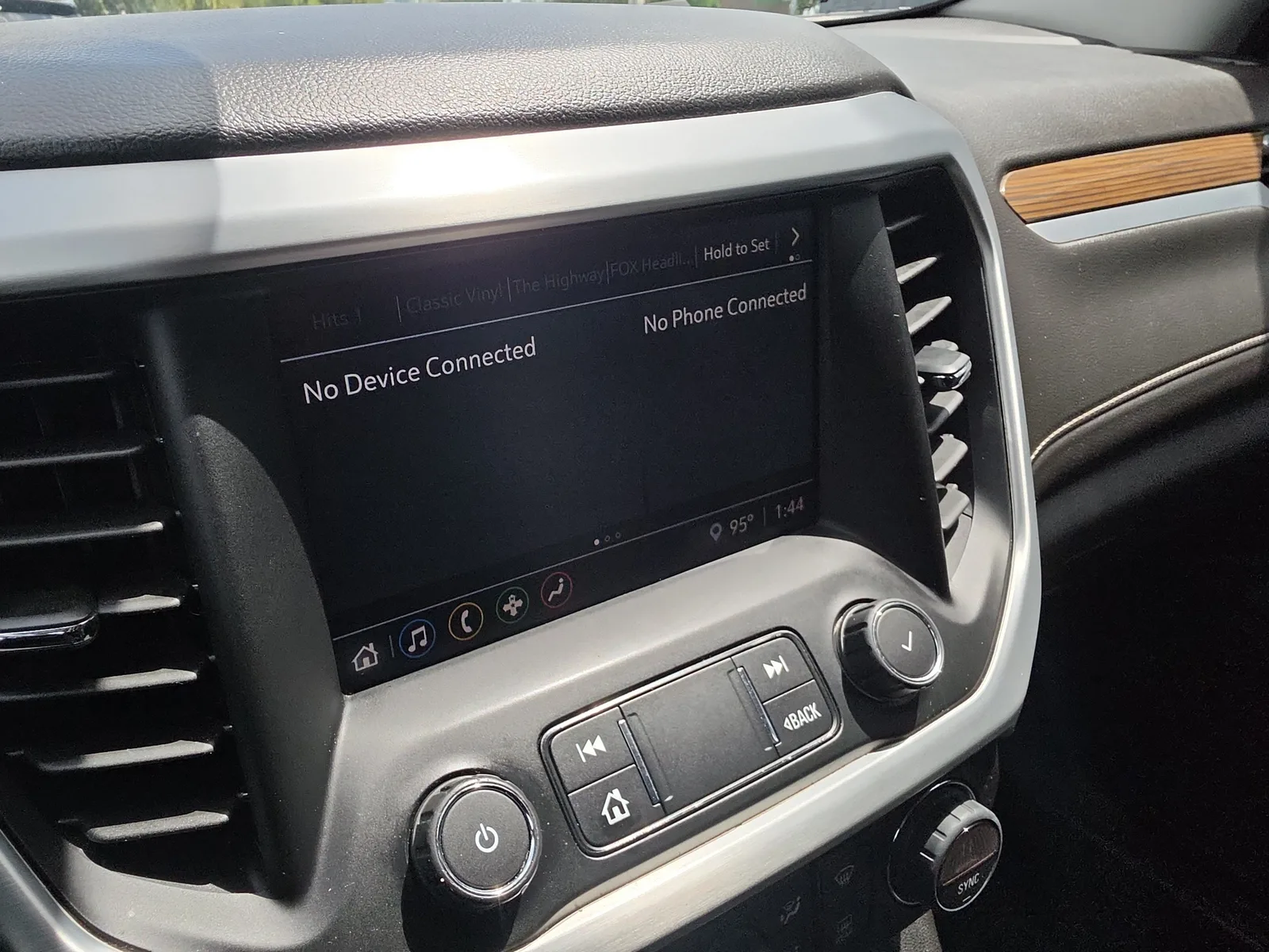 2022 GMC Acadia SLE photo 17