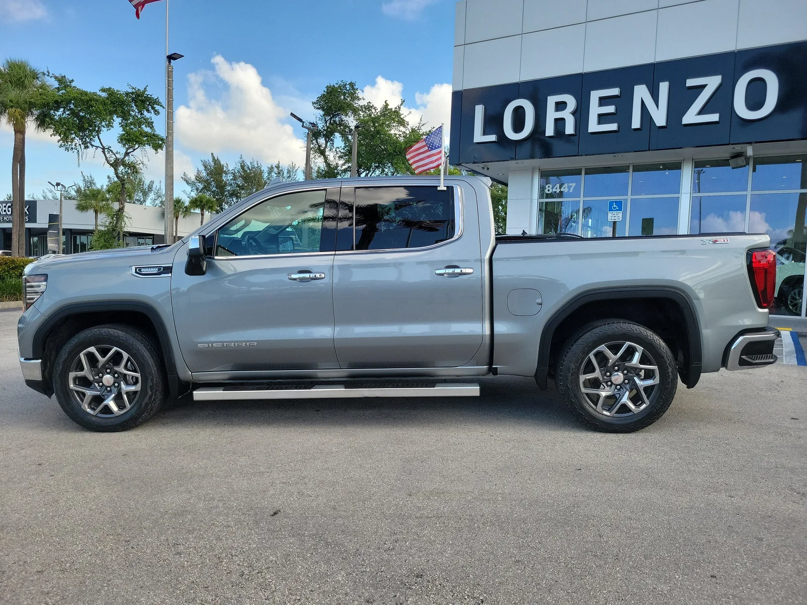2024 GMC Sierra 1500 SLT photo 8