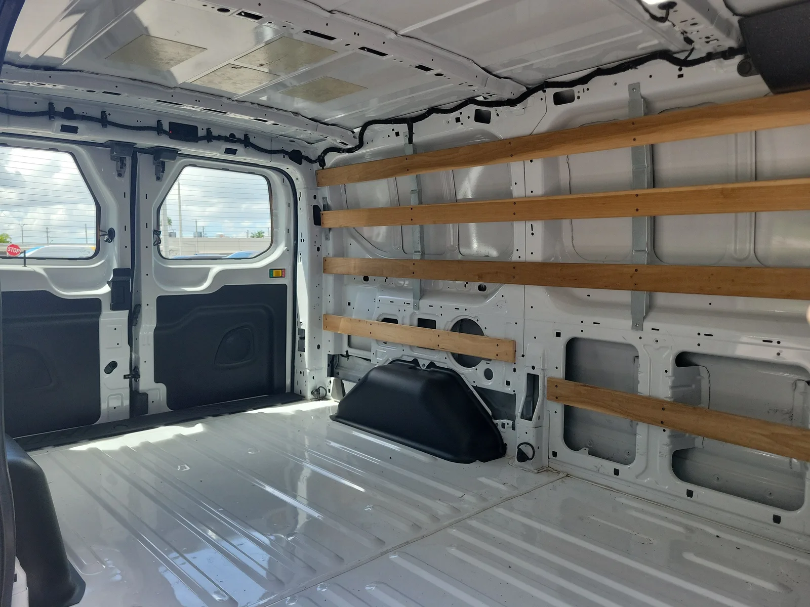 2025 Ford Transit Cargo Van T-250 130" Low Rf 9070 GVWR RWD photo 14