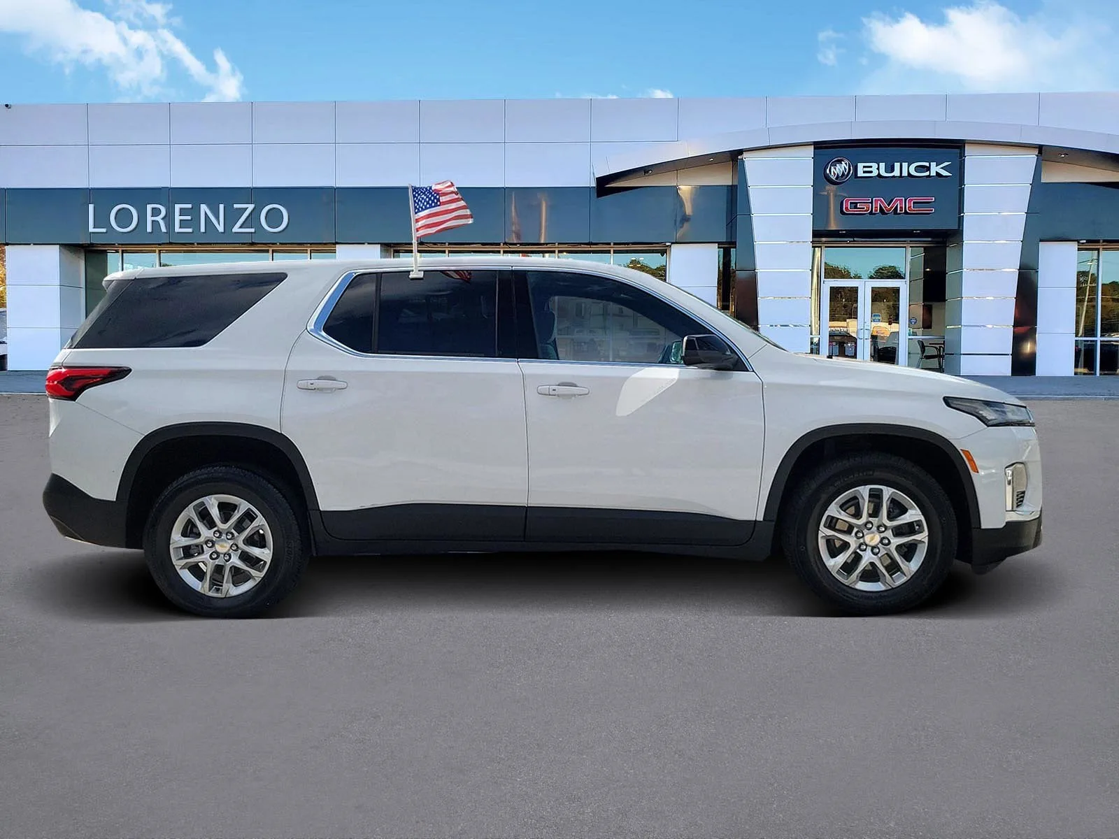 2023 Chevrolet Traverse LS photo 4