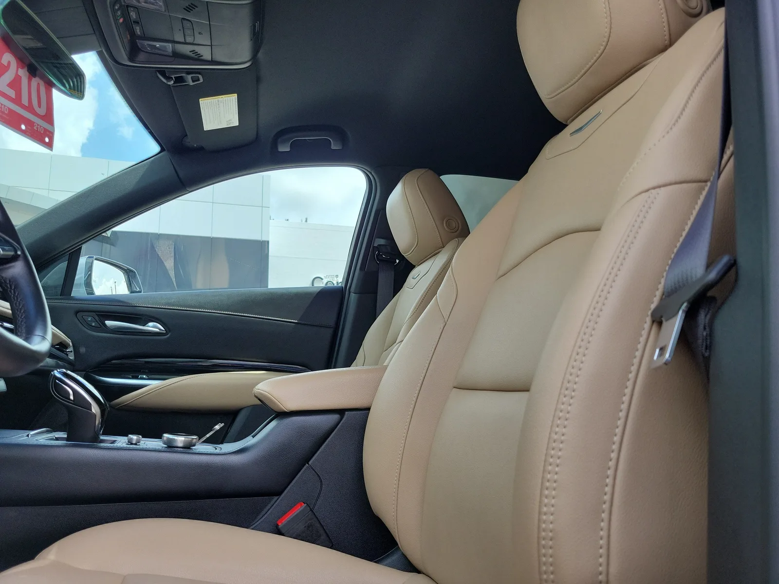 2024 Cadillac XT4 Luxury photo 13