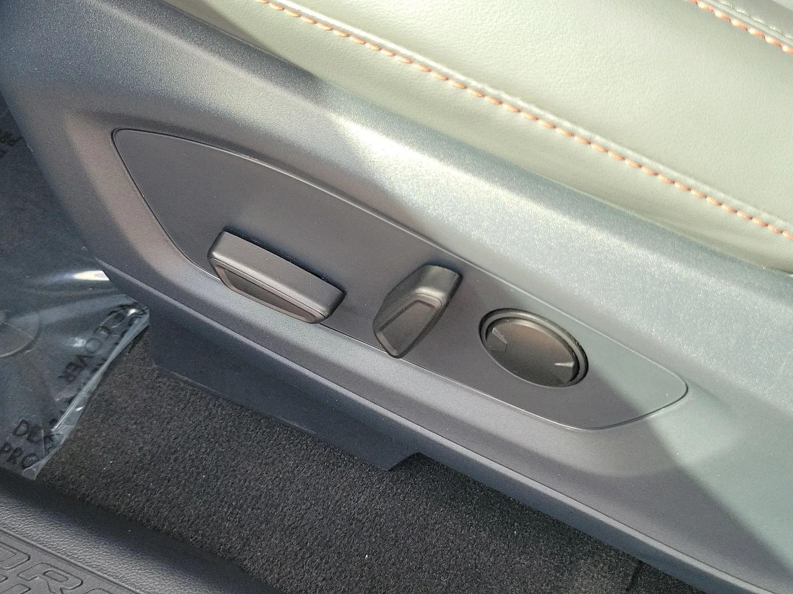 2025 Ford Explorer Active photo 13