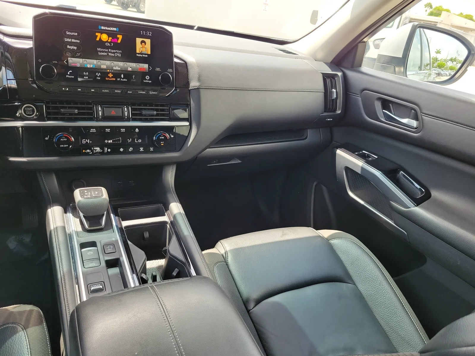 2024 Nissan Pathfinder SL photo 18